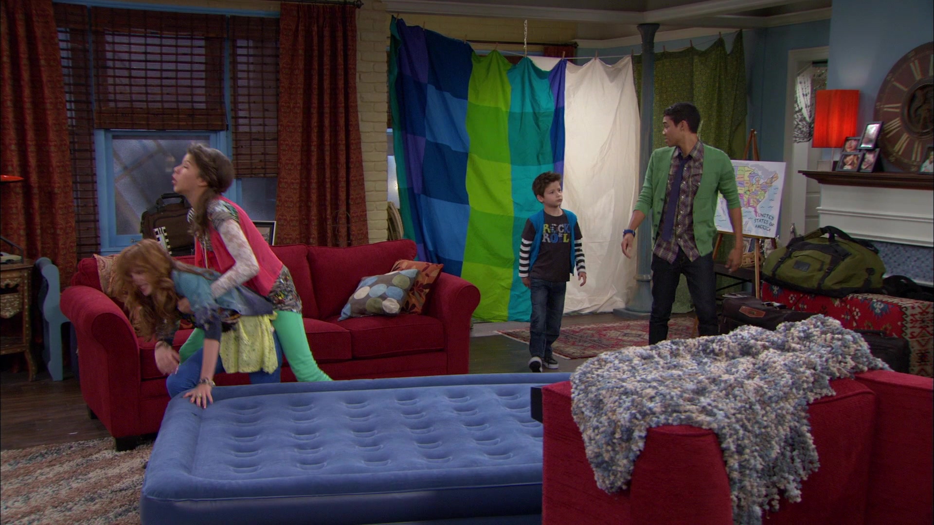 Shake_It_Up_S01E12_1080p_BTD_001932.jpg