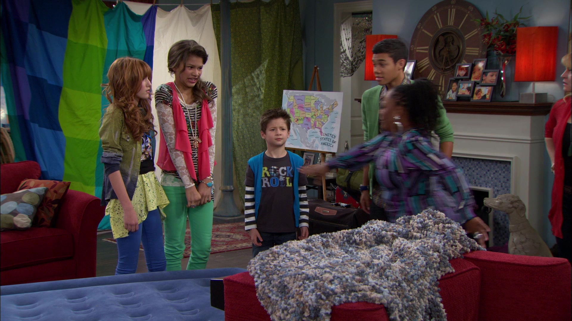 Shake_It_Up_S01E12_1080p_BTD_001959.jpg