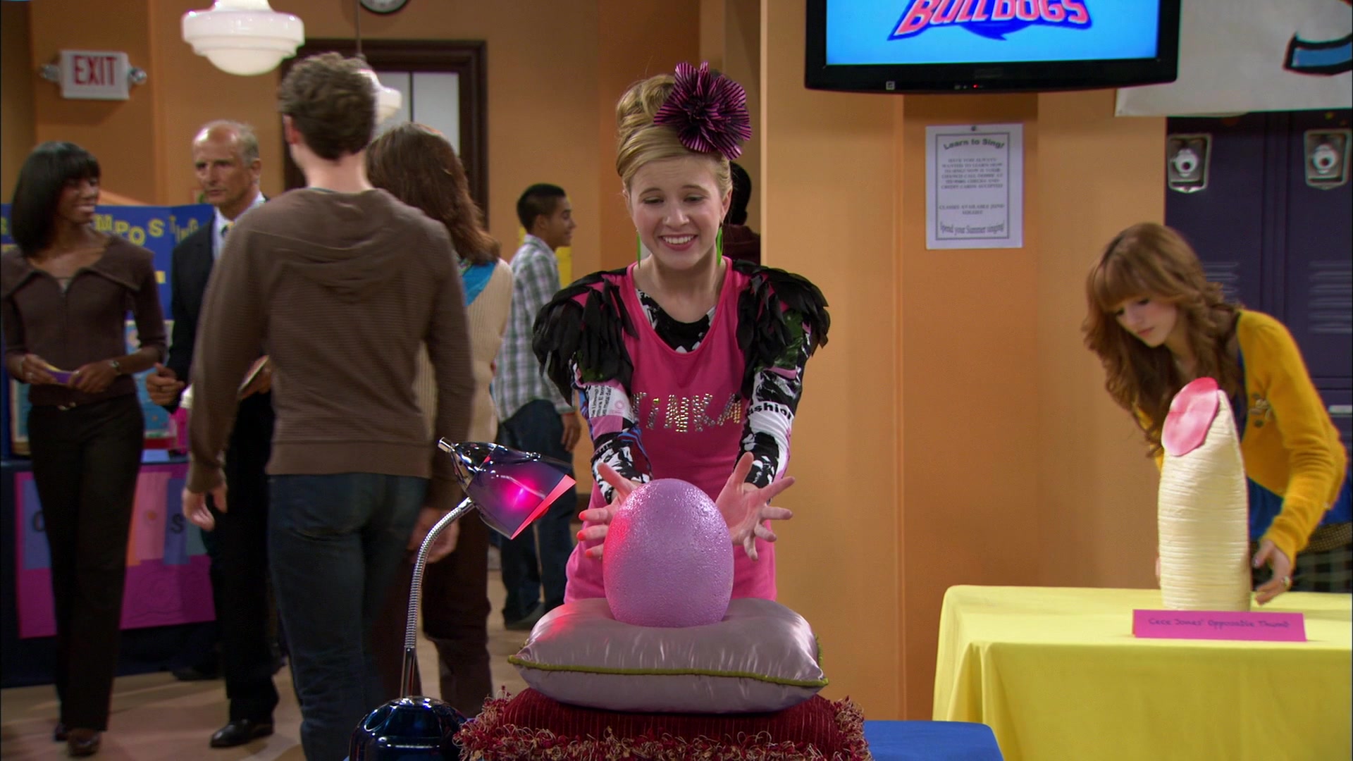 Shake_It_Up_S01E12_1080p_BTD_001990.jpg