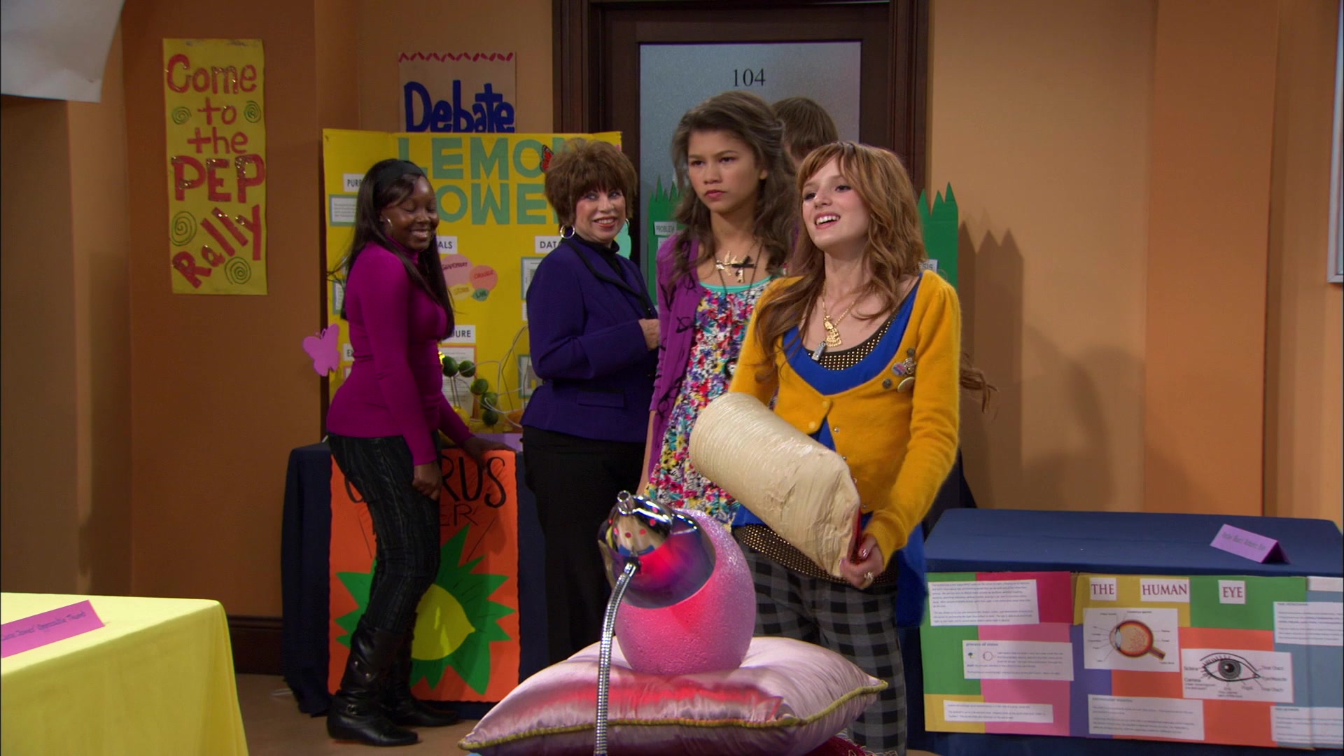 Shake_It_Up_S01E12_1080p_BTD_002255.jpg