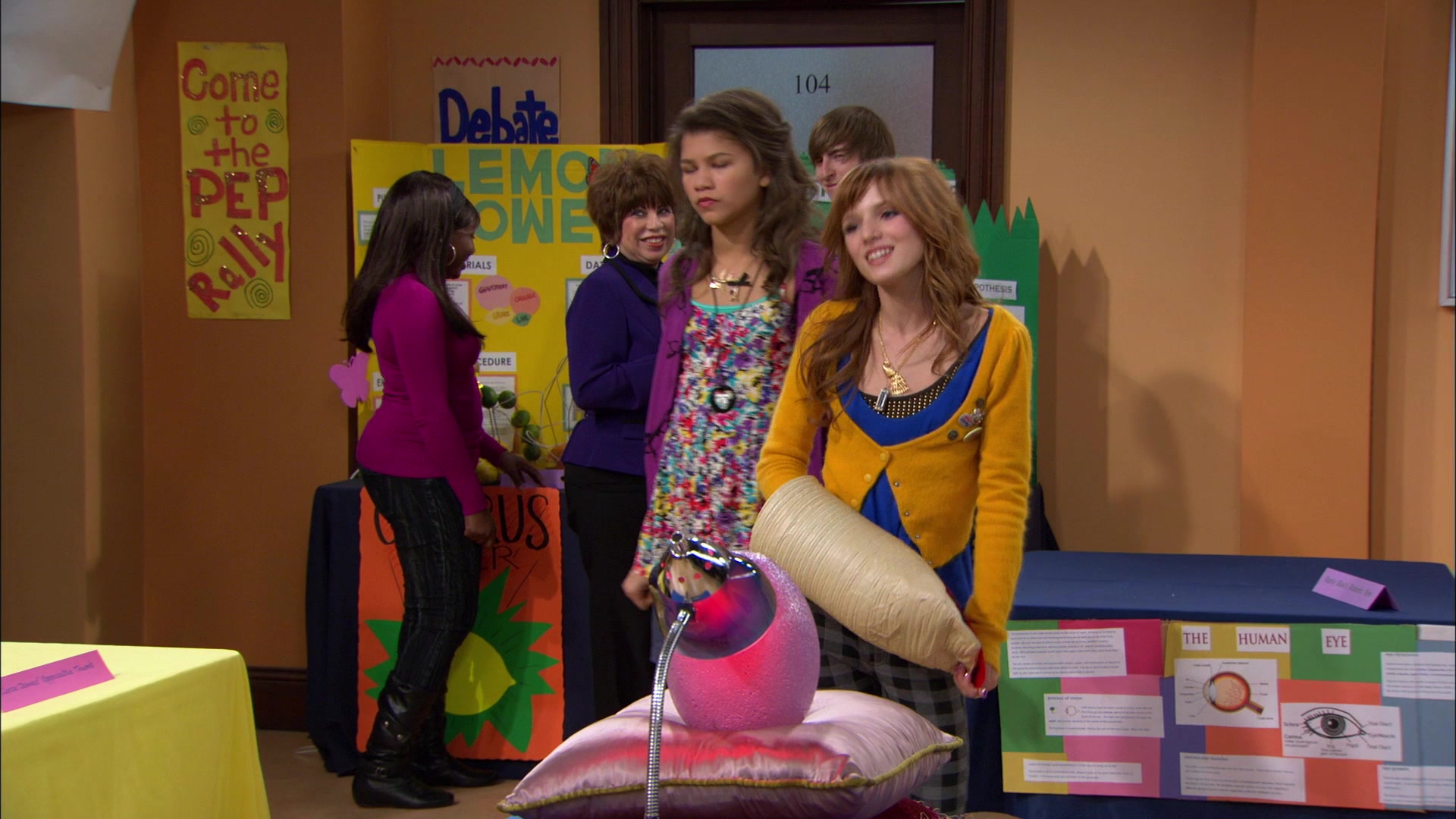 Shake_It_Up_S01E12_1080p_BTD_002256.jpg