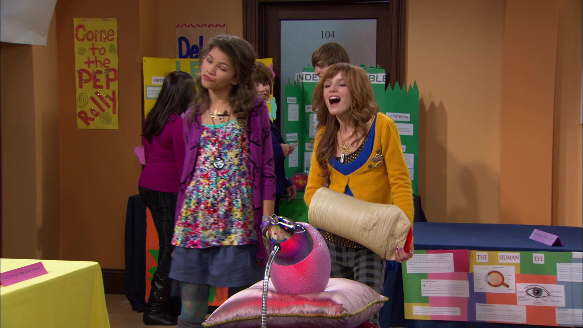 Shake_It_Up_S01E12_1080p_BTD_002258.jpg