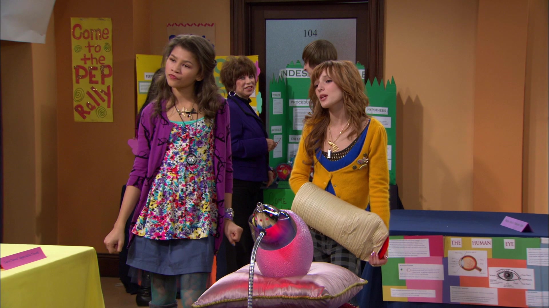 Shake_It_Up_S01E12_1080p_BTD_002259.jpg