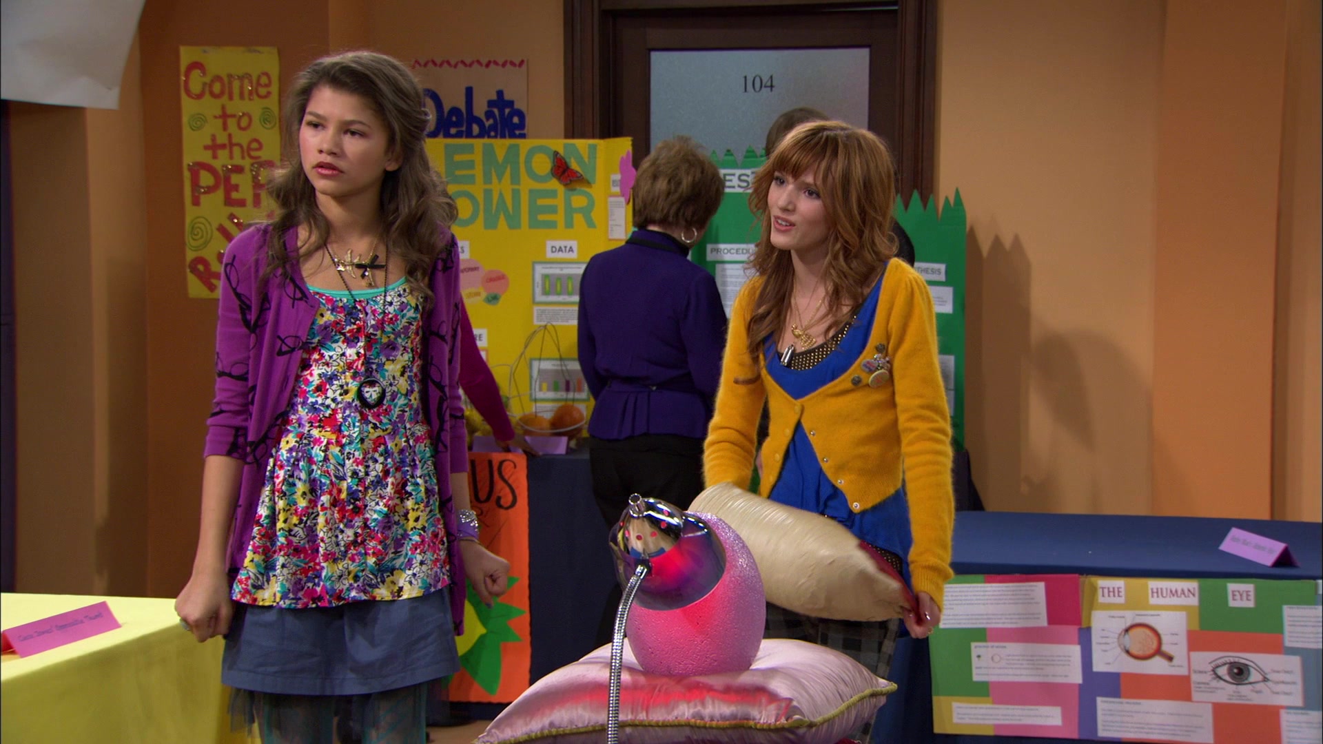 Shake_It_Up_S01E12_1080p_BTD_002264.jpg