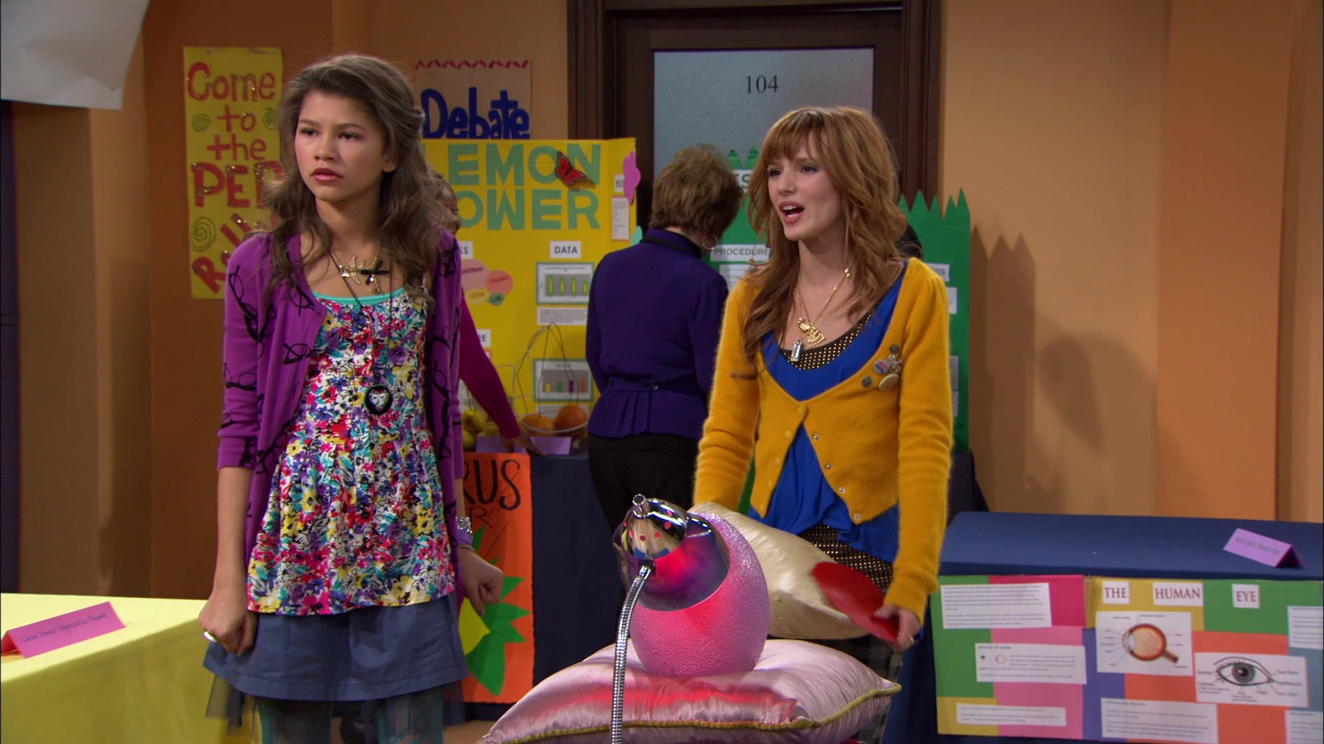 Shake_It_Up_S01E12_1080p_BTD_002265.jpg