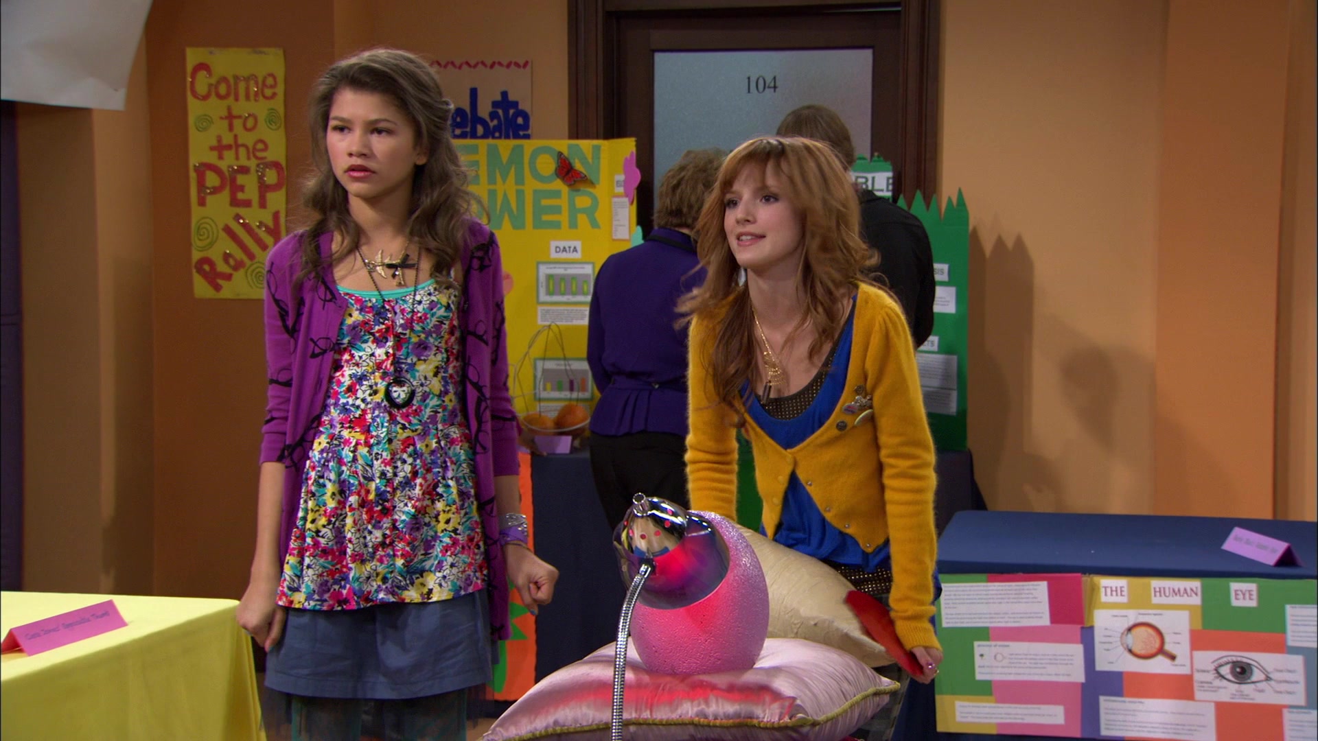 Shake_It_Up_S01E12_1080p_BTD_002266.jpg