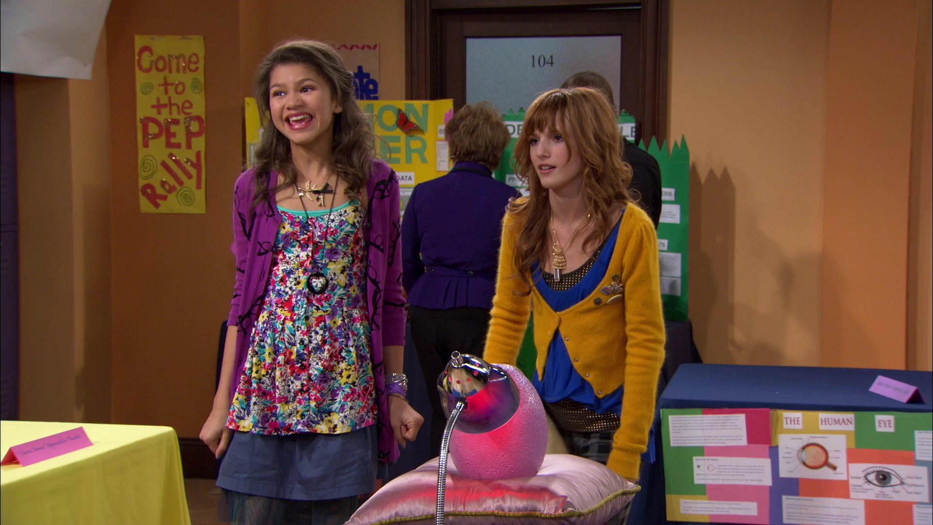 Shake_It_Up_S01E12_1080p_BTD_002270.jpg