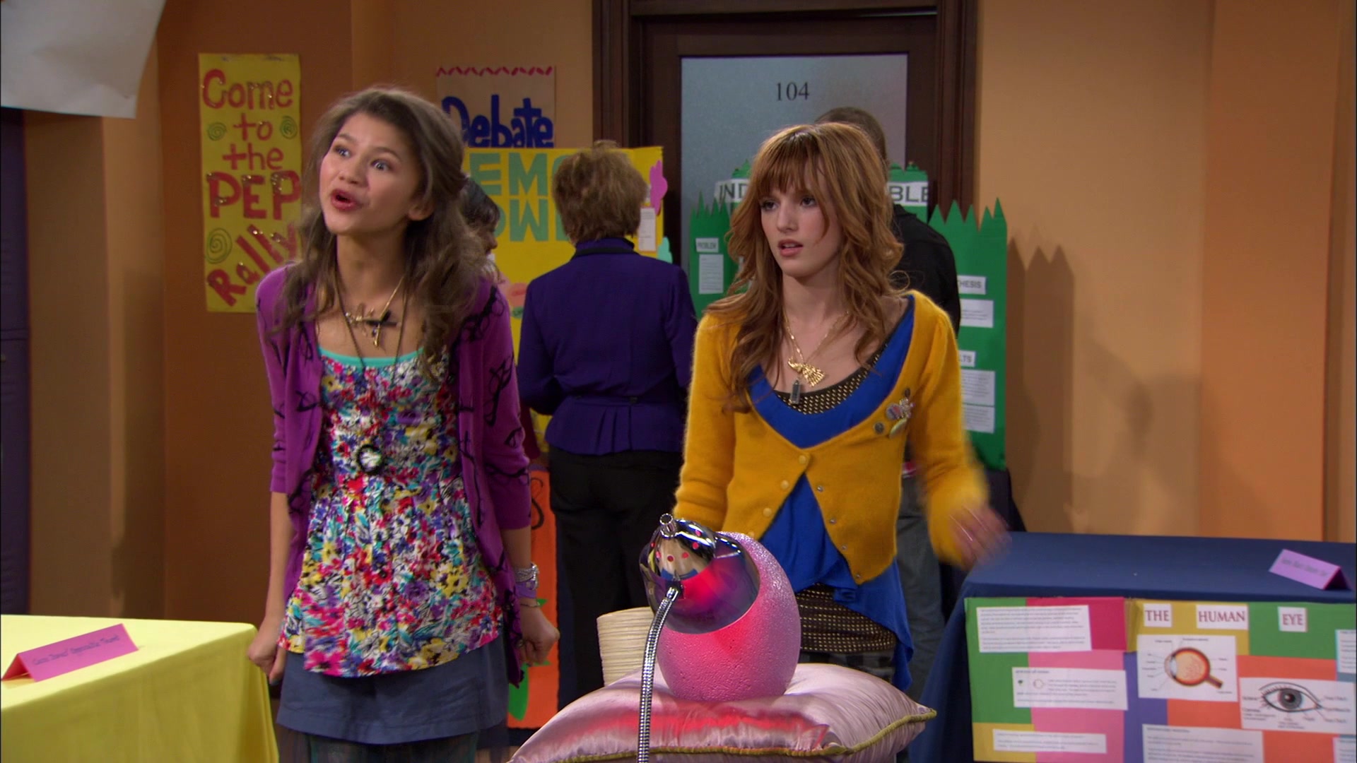 Shake_It_Up_S01E12_1080p_BTD_002273.jpg