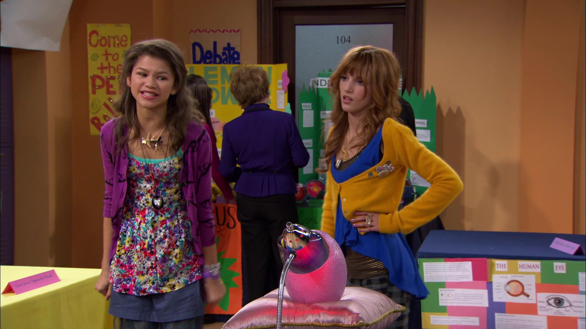 Shake_It_Up_S01E12_1080p_BTD_002274.jpg