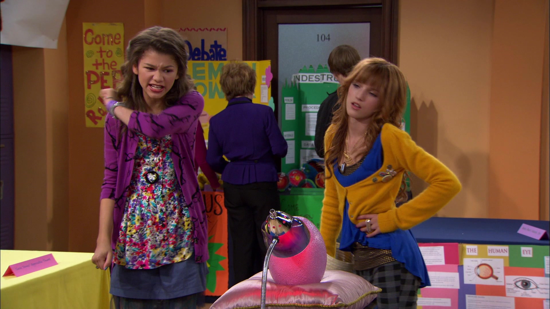 Shake_It_Up_S01E12_1080p_BTD_002275.jpg
