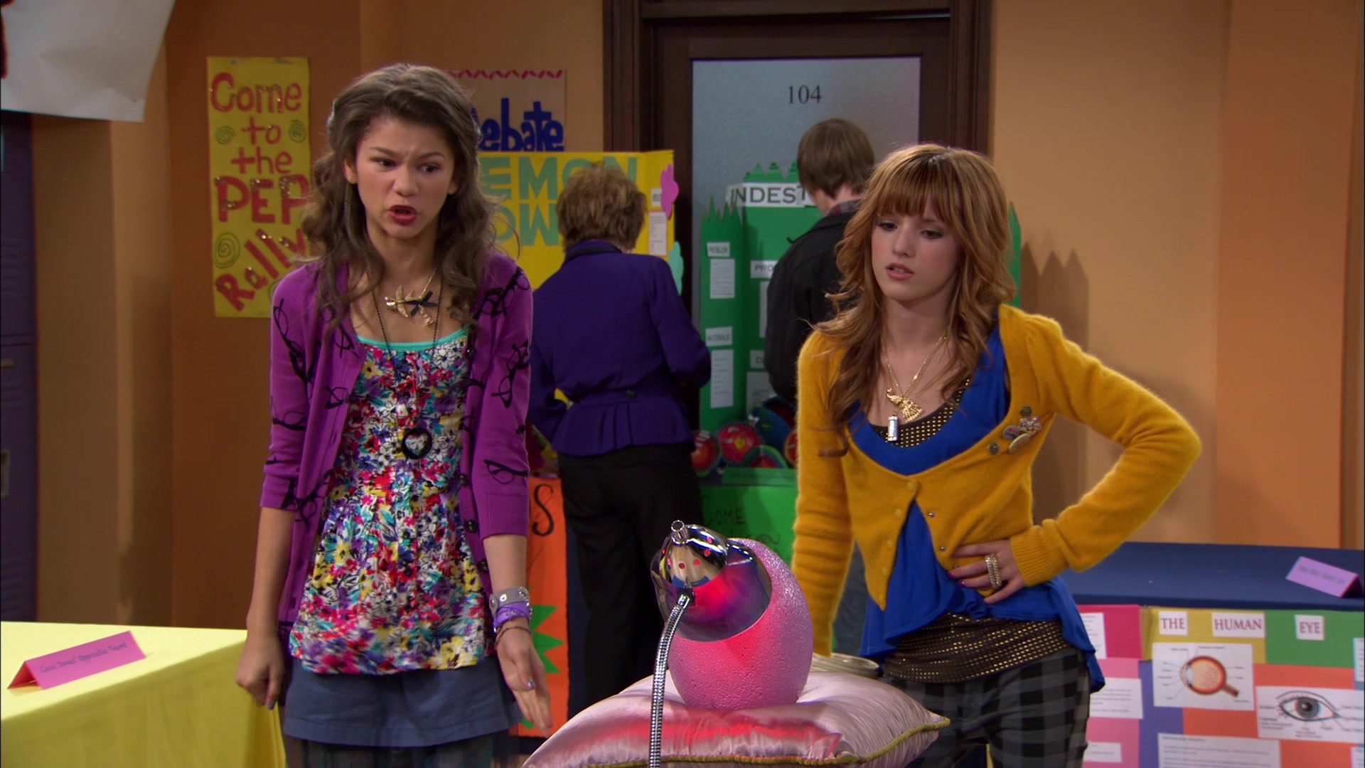 Shake_It_Up_S01E12_1080p_BTD_002276.jpg