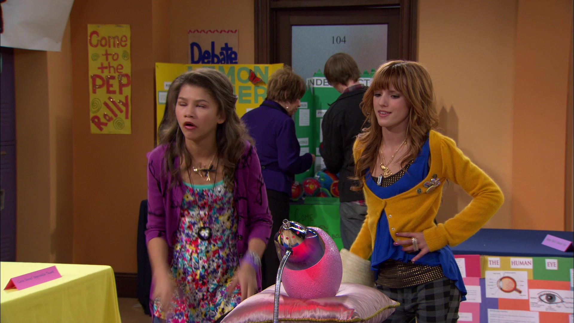 Shake_It_Up_S01E12_1080p_BTD_002280.jpg