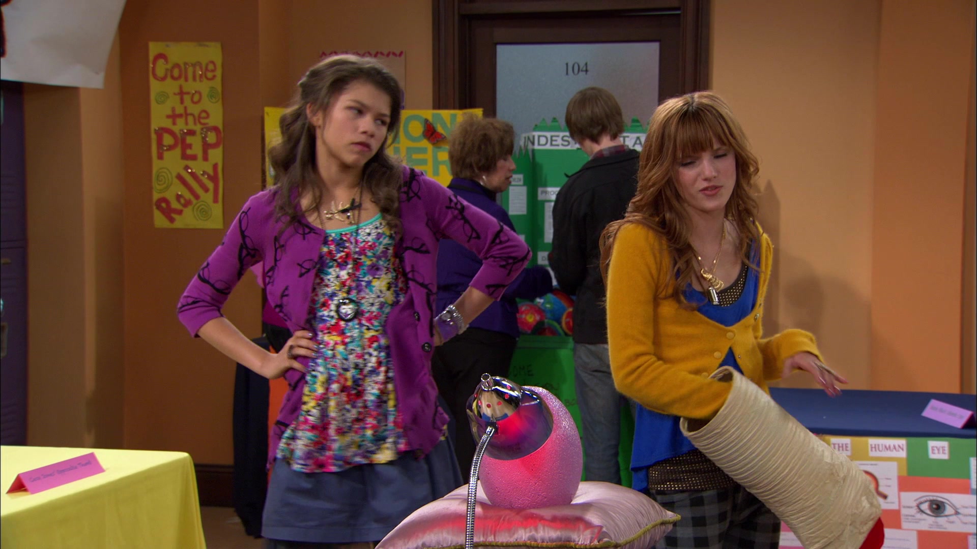 Shake_It_Up_S01E12_1080p_BTD_002283.jpg Shake_It_Up_S01E12_1080p_BTD_002283.jpg