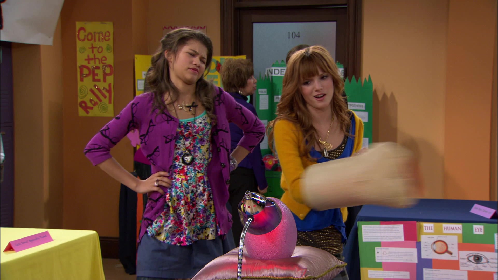 Shake_It_Up_S01E12_1080p_BTD_002285.jpg