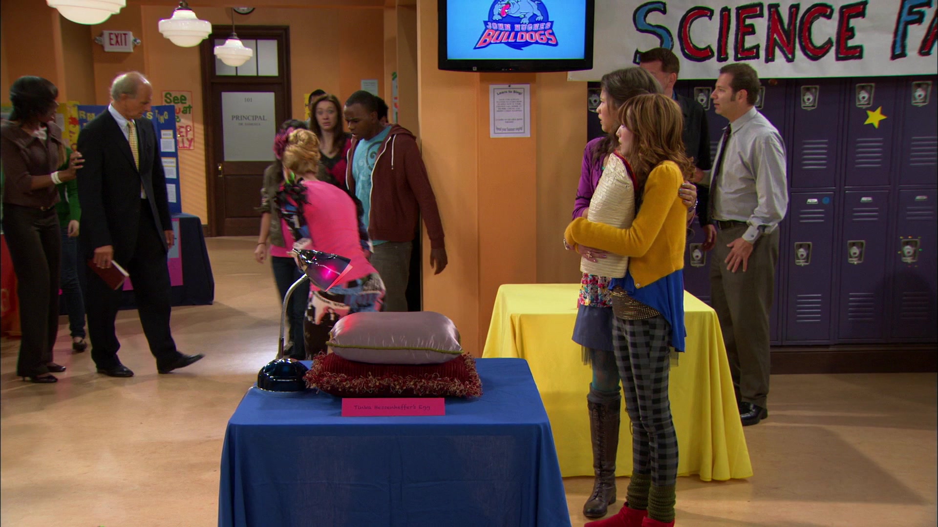 Shake_It_Up_S01E12_1080p_BTD_002388.jpg