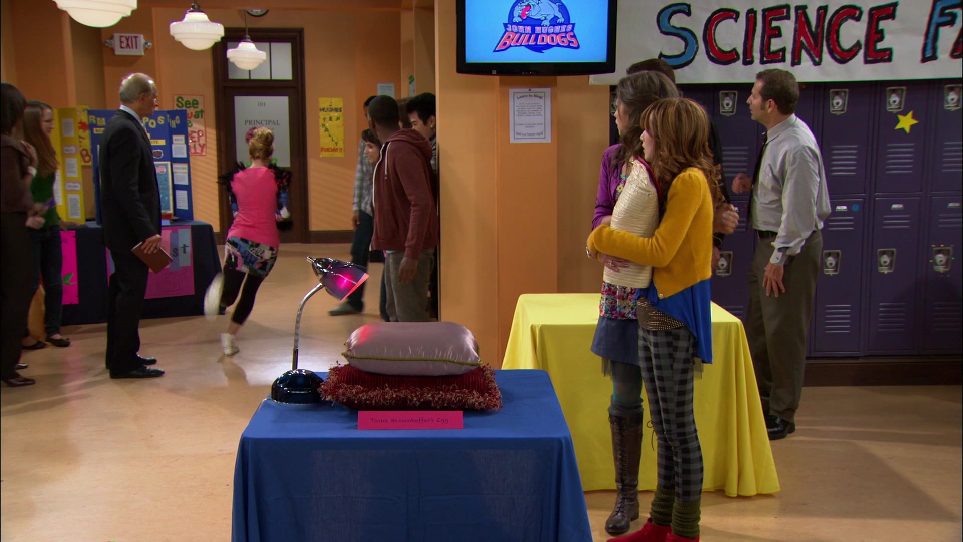 Shake_It_Up_S01E12_1080p_BTD_002390.jpg