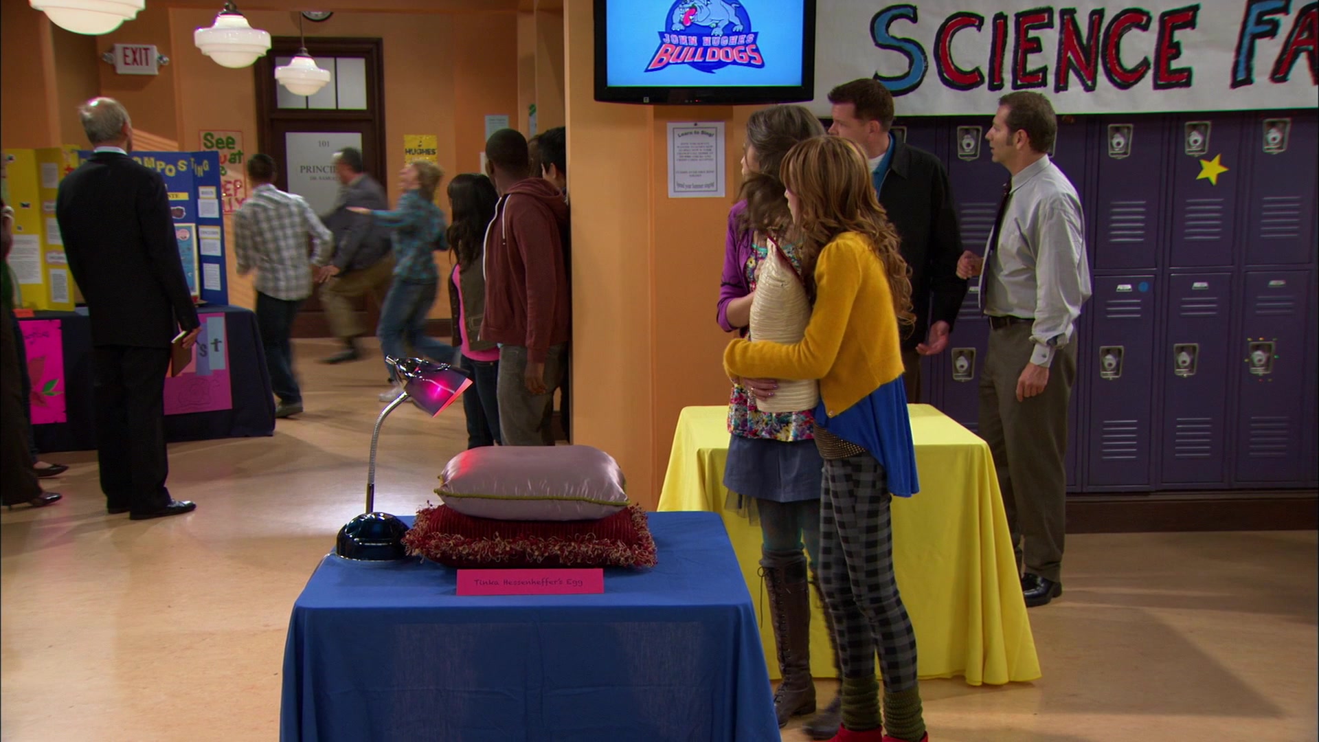 Shake_It_Up_S01E12_1080p_BTD_002397.jpg