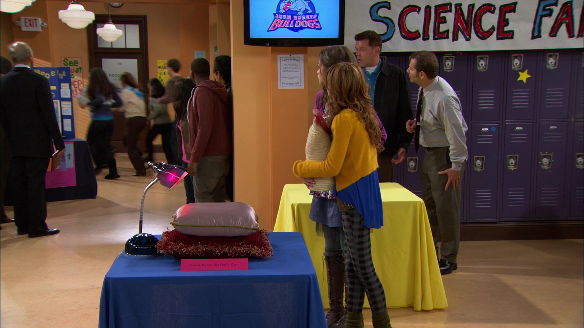 Shake_It_Up_S01E12_1080p_BTD_002401.jpg
