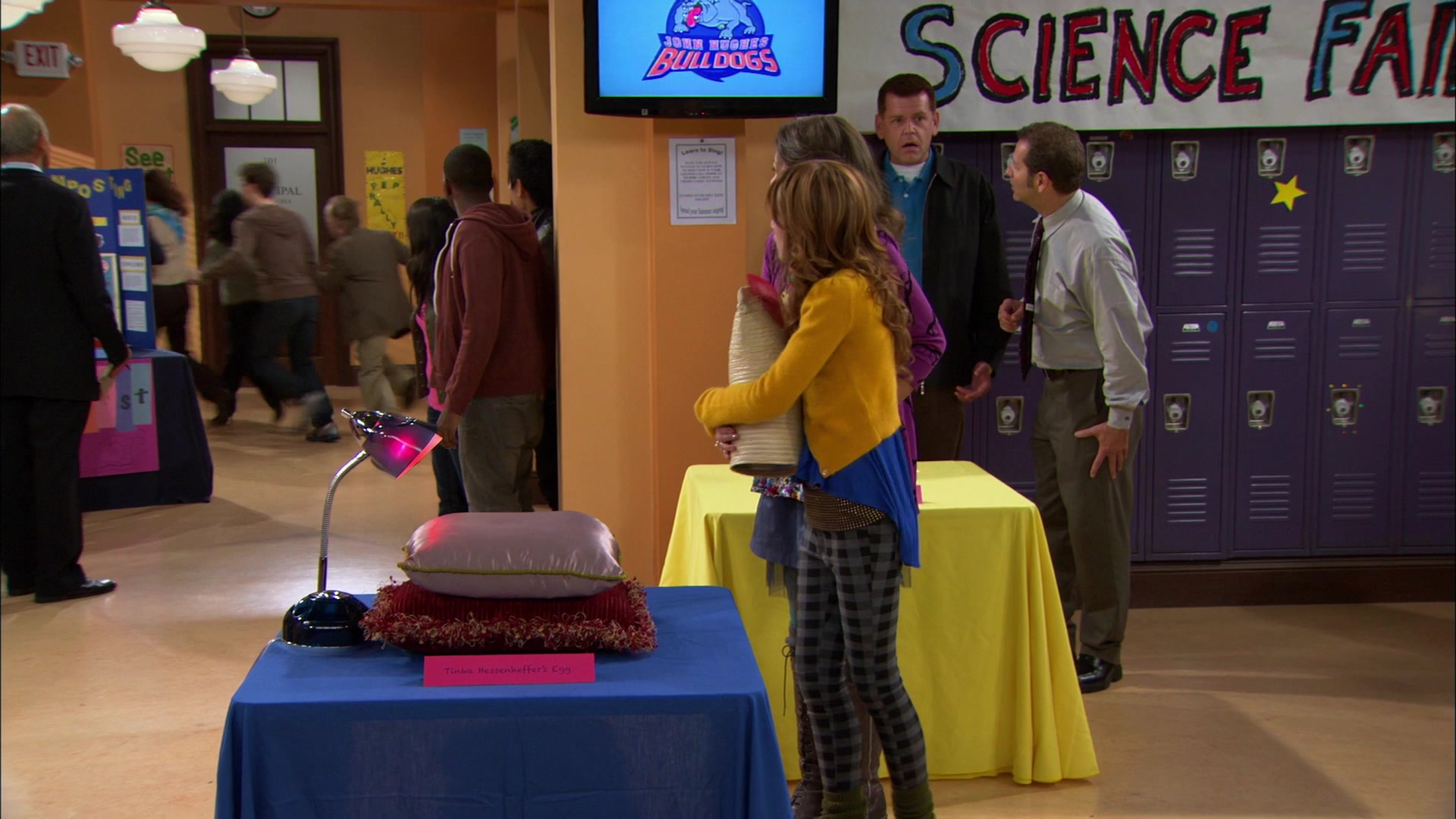 Shake_It_Up_S01E12_1080p_BTD_002402.jpg