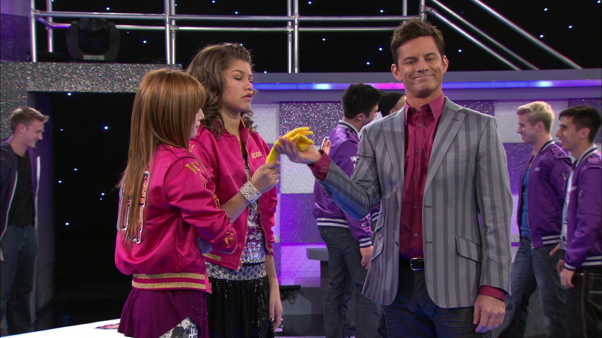 Shake_It_Up_S01E13_1080p_BTD_000339.jpg