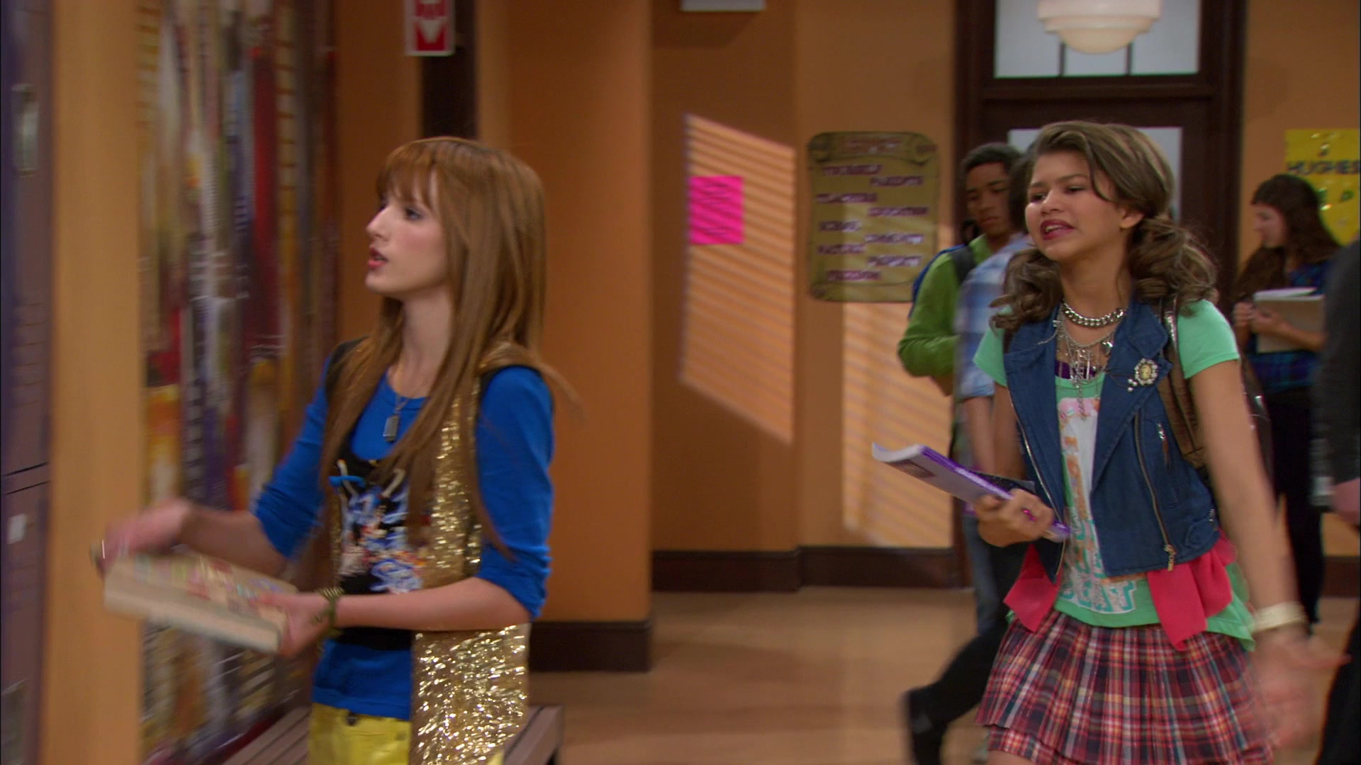 Shake_It_Up_S01E13_1080p_BTD_000517.jpg