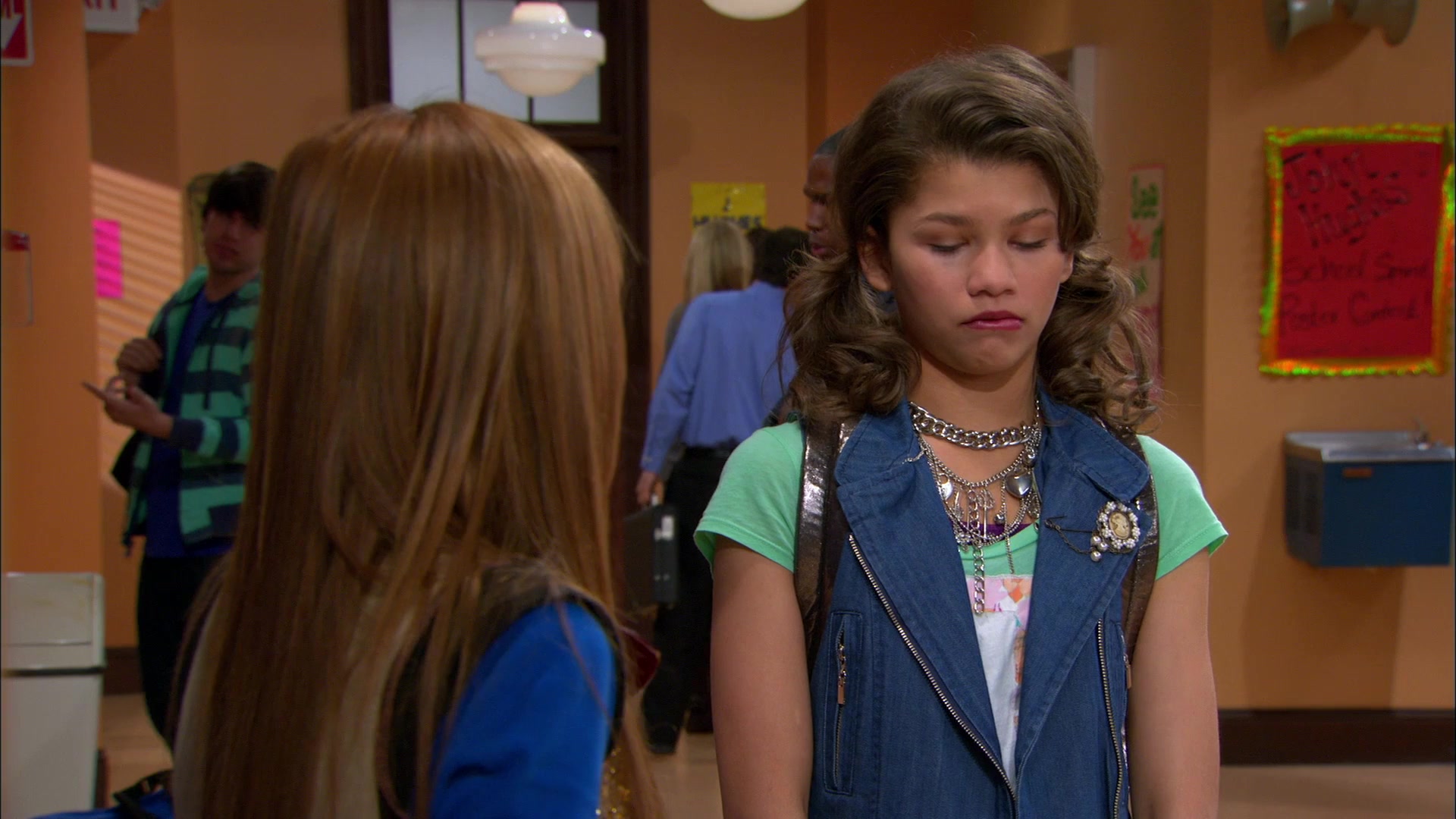 Shake_It_Up_S01E13_1080p_BTD_000577.jpg Shake_It_Up_S01E13_1080p_BTD_000577.jpg