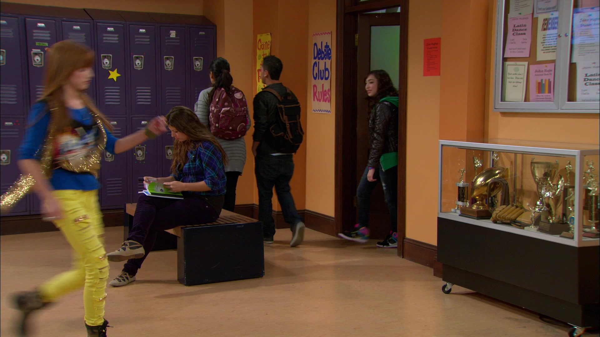 Shake_It_Up_S01E13_1080p_BTD_000616.jpg