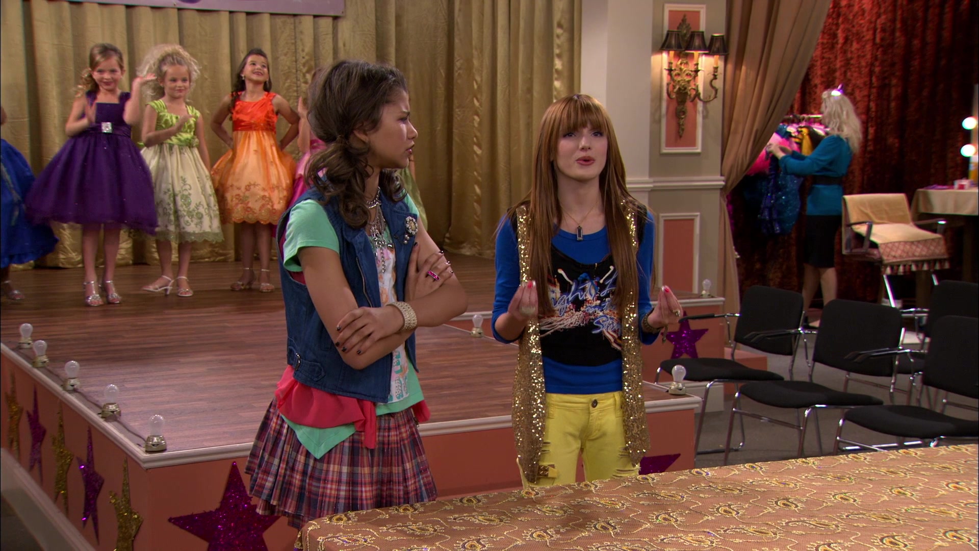 Shake_It_Up_S01E13_1080p_BTD_000904.jpg