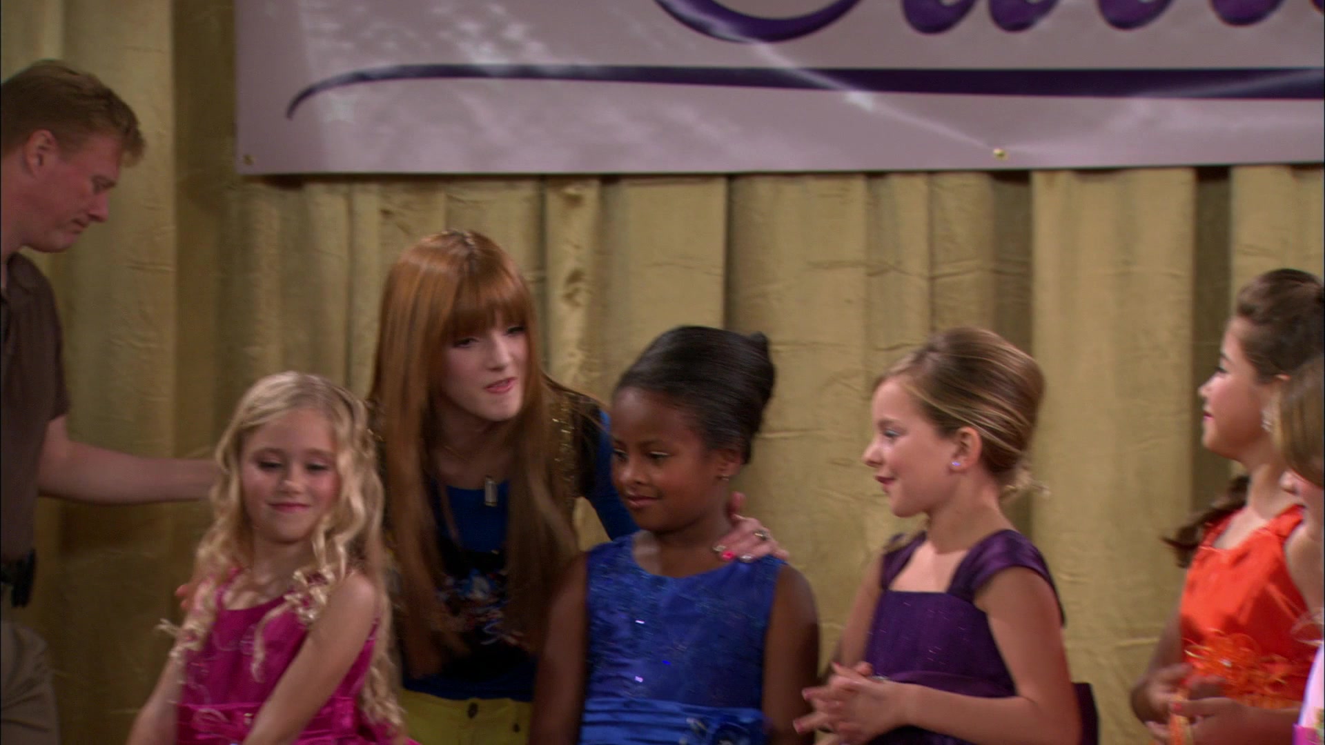 Shake_It_Up_S01E13_1080p_BTD_000957.jpg