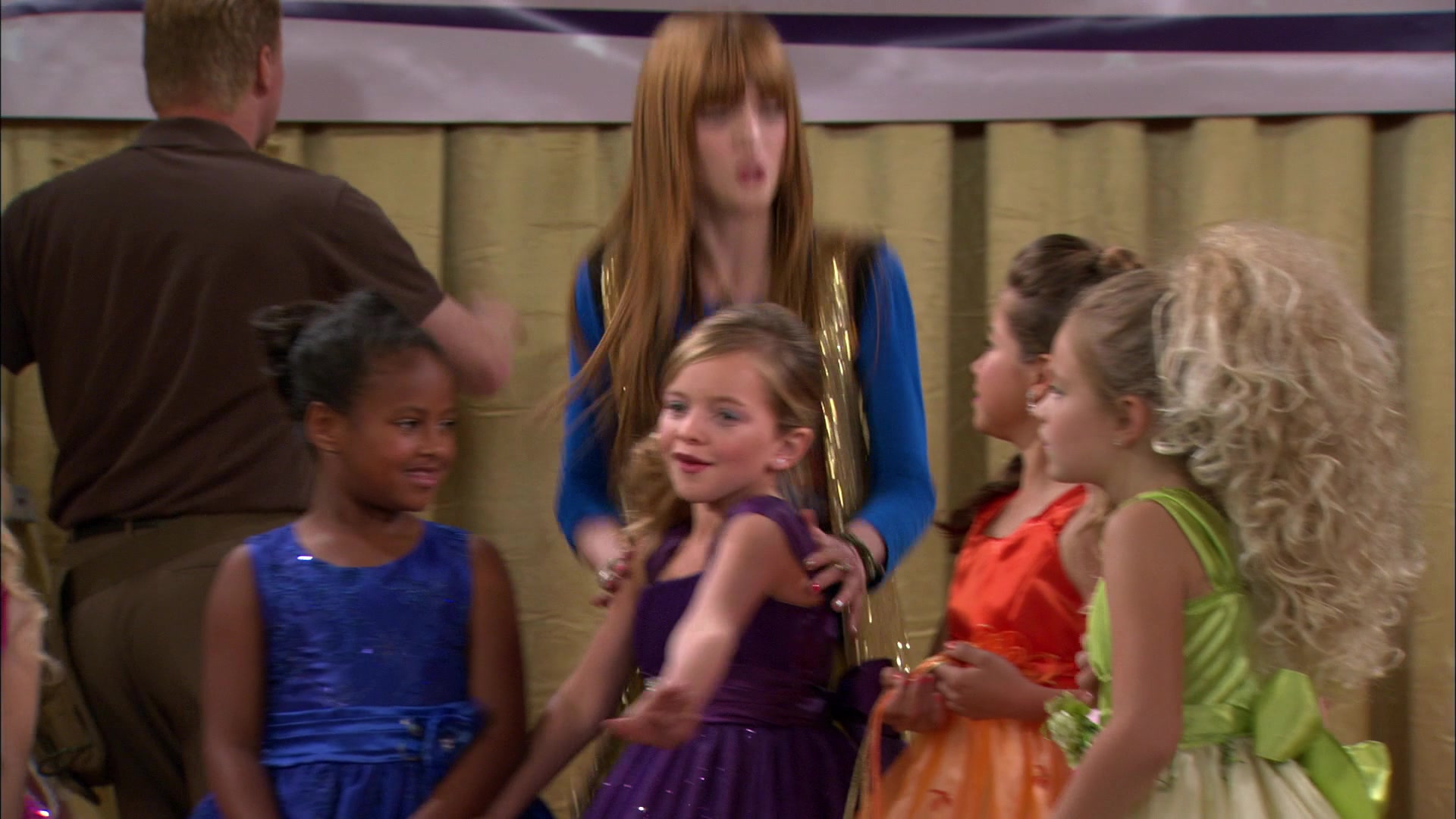 Shake_It_Up_S01E13_1080p_BTD_000960.jpg
