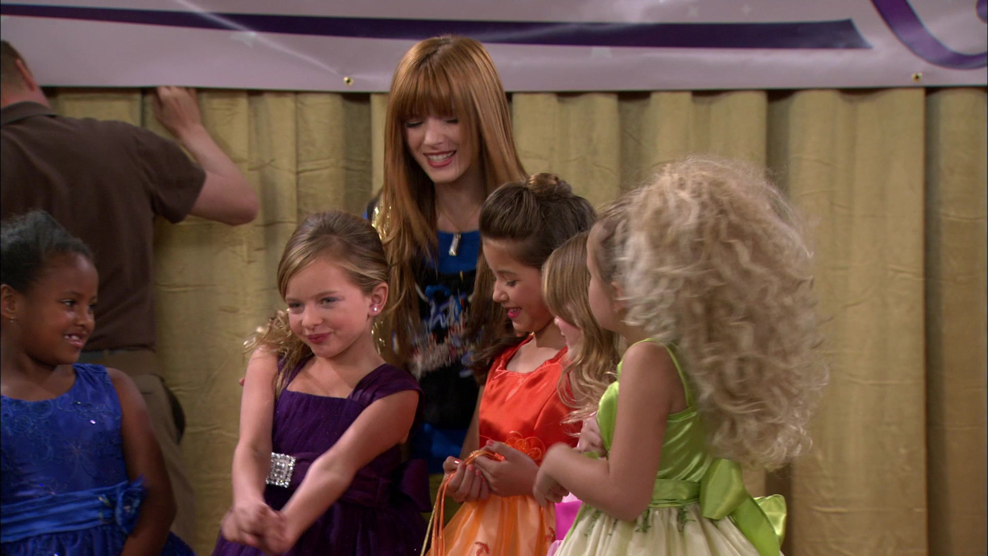 Shake_It_Up_S01E13_1080p_BTD_000962.jpg