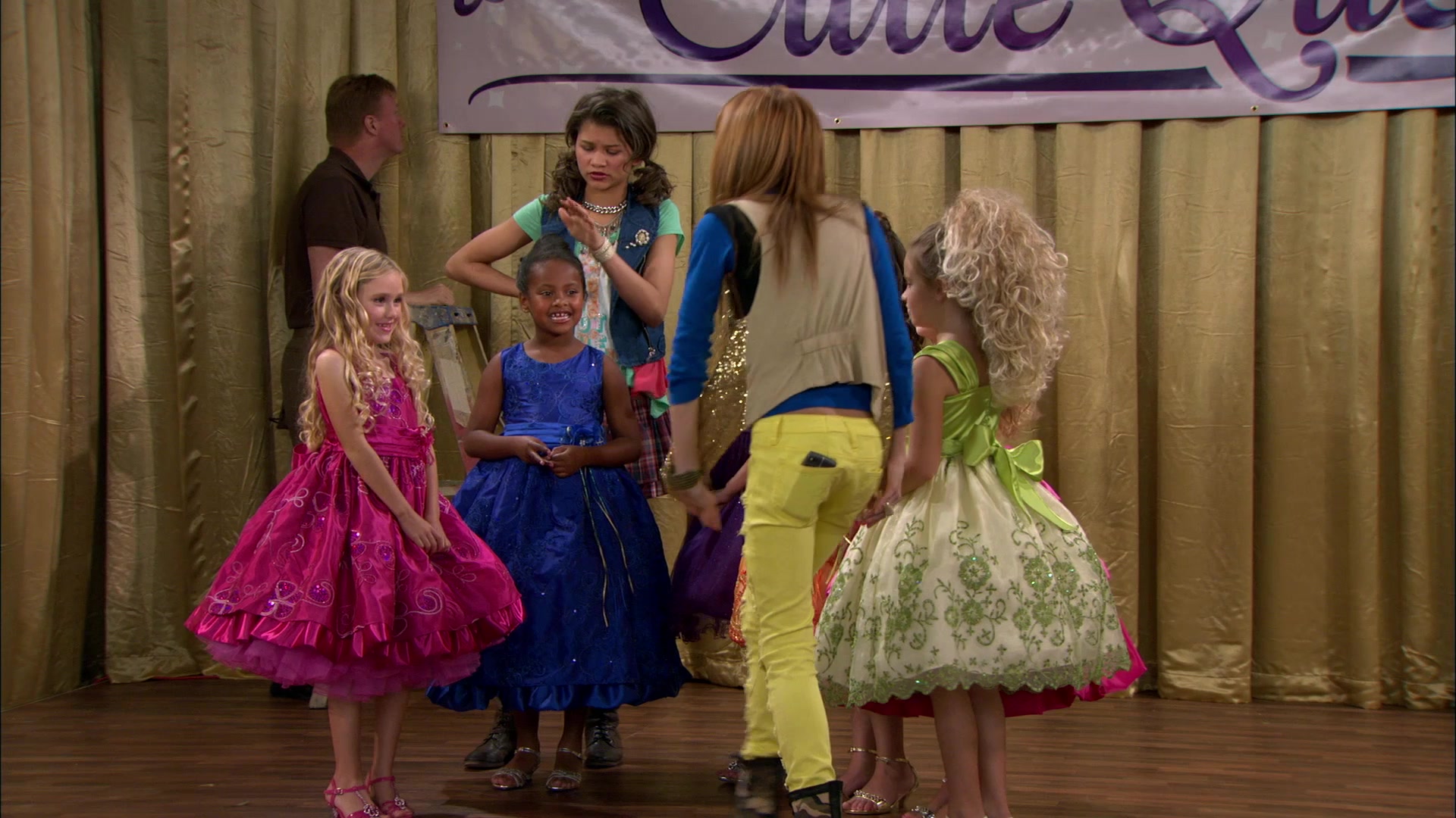 Shake_It_Up_S01E13_1080p_BTD_000987.jpg Shake_It_Up_S01E13_1080p_BTD_000987.jpg