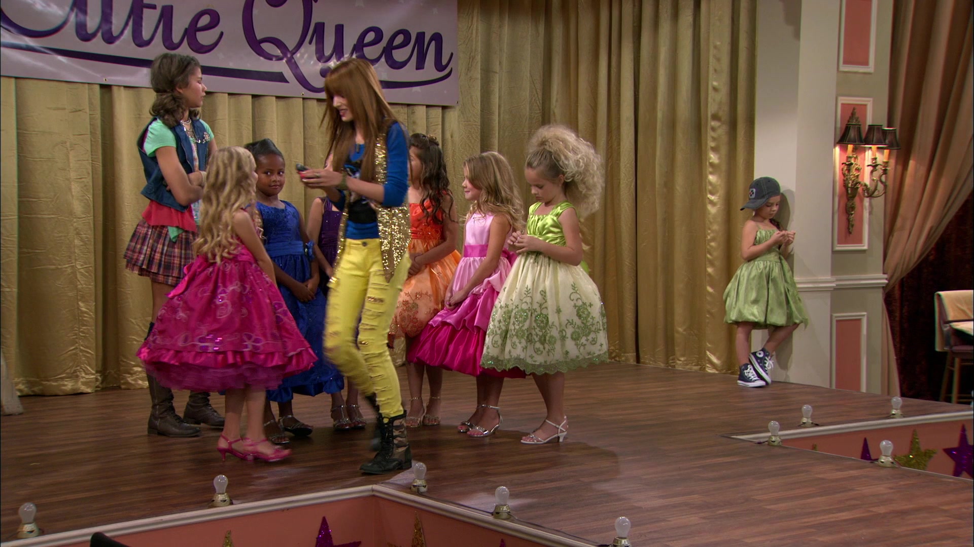 Shake_It_Up_S01E13_1080p_BTD_001030.jpg