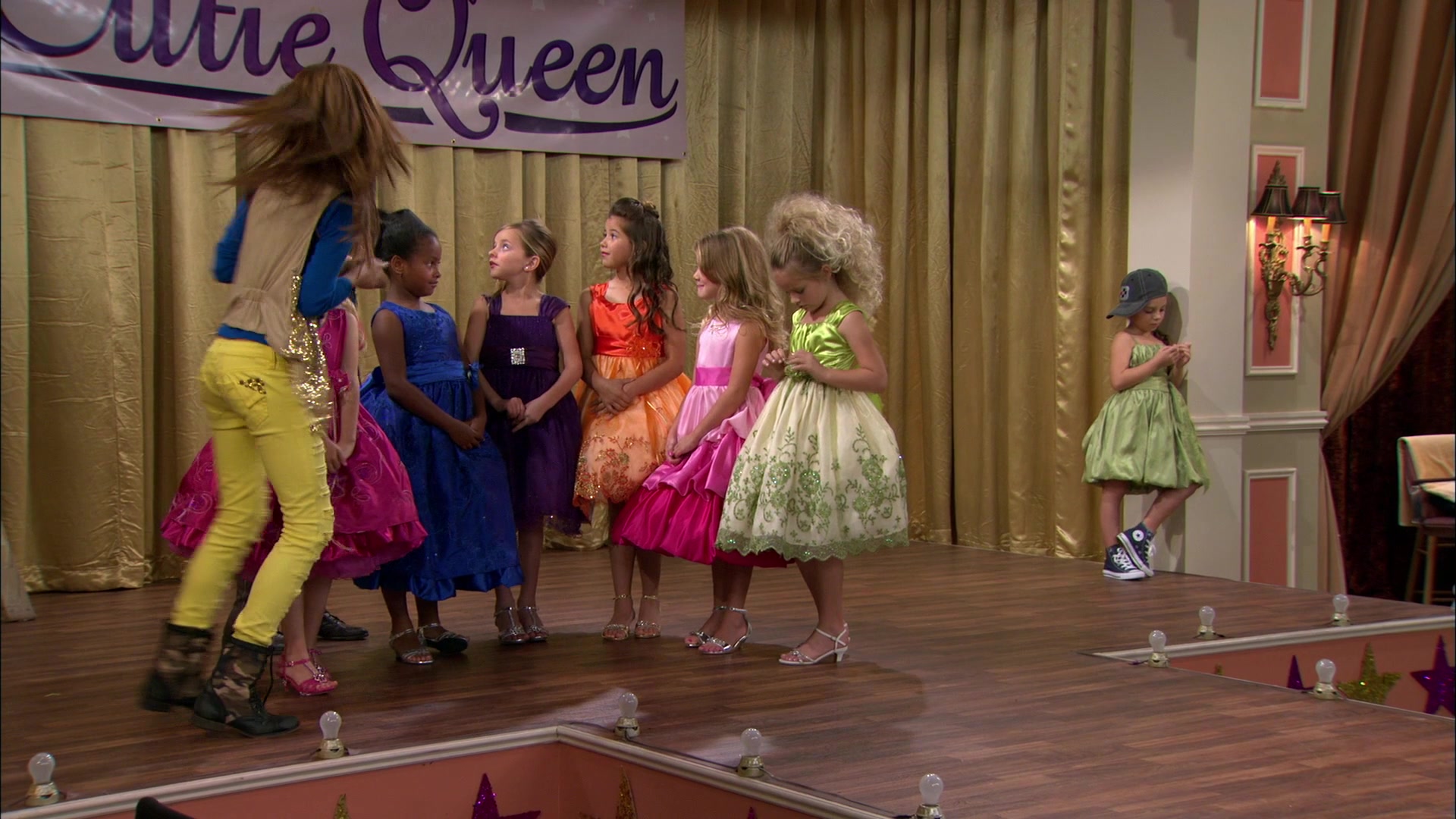 Shake_It_Up_S01E13_1080p_BTD_001032.jpg