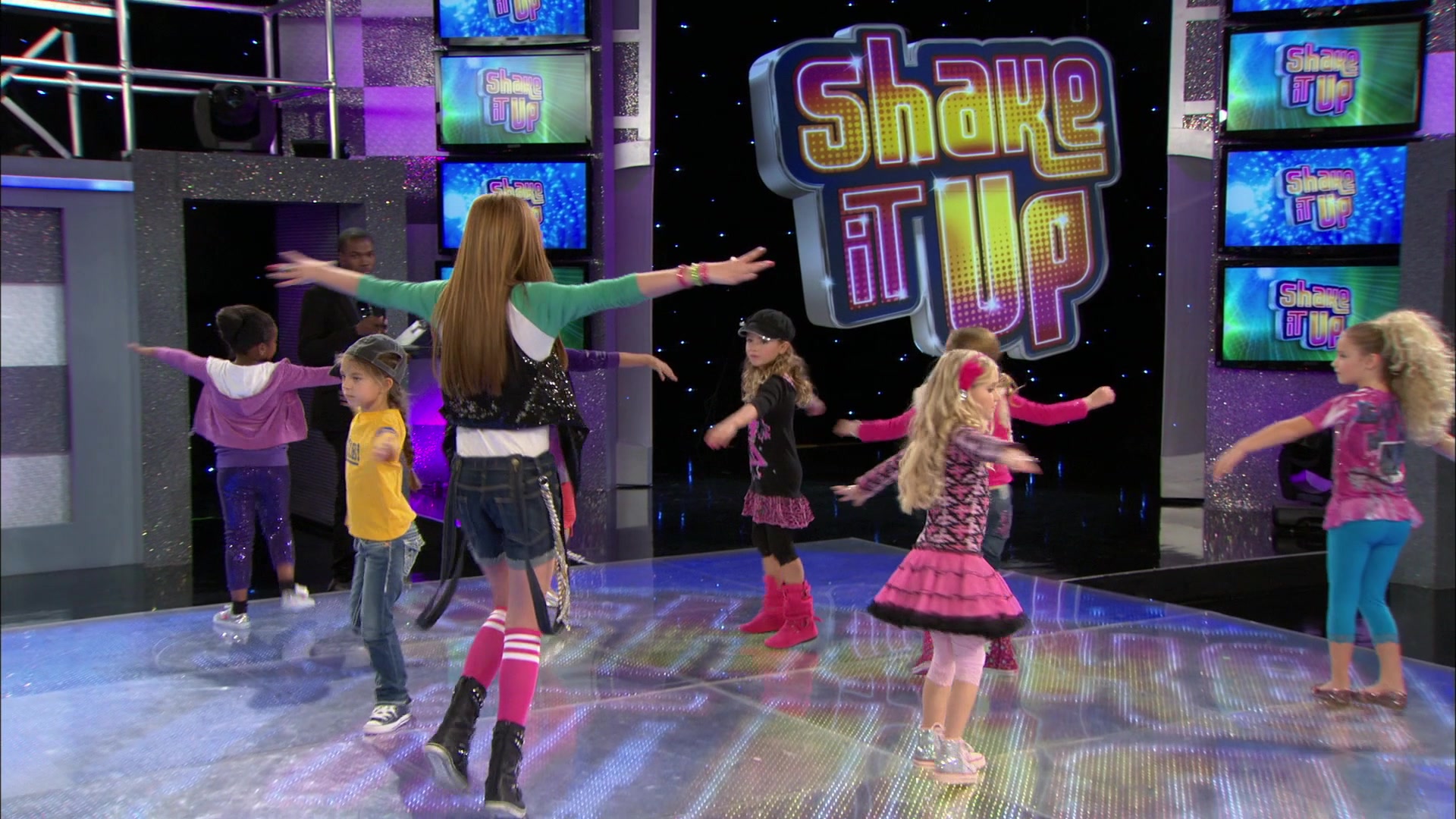 Shake_It_Up_S01E13_1080p_BTD_001148.jpg