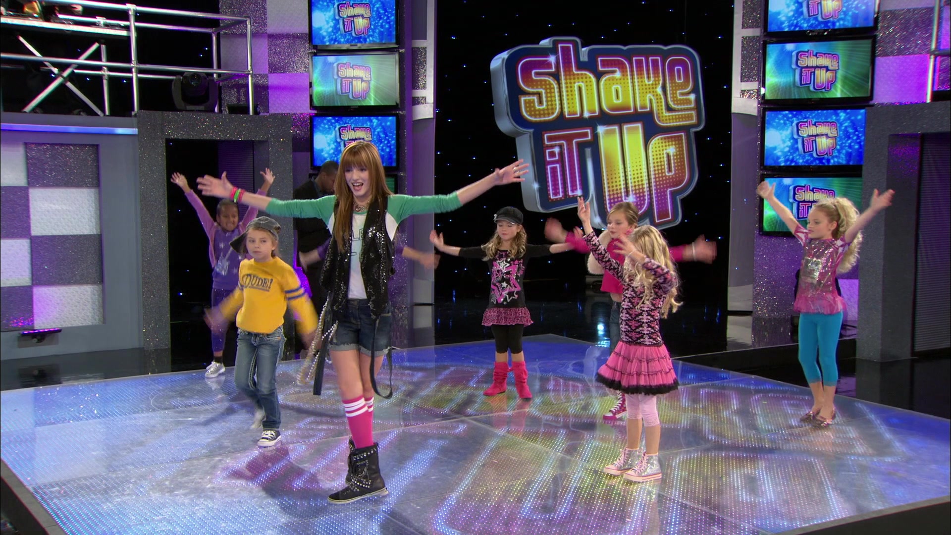 Shake_It_Up_S01E13_1080p_BTD_001153.jpg