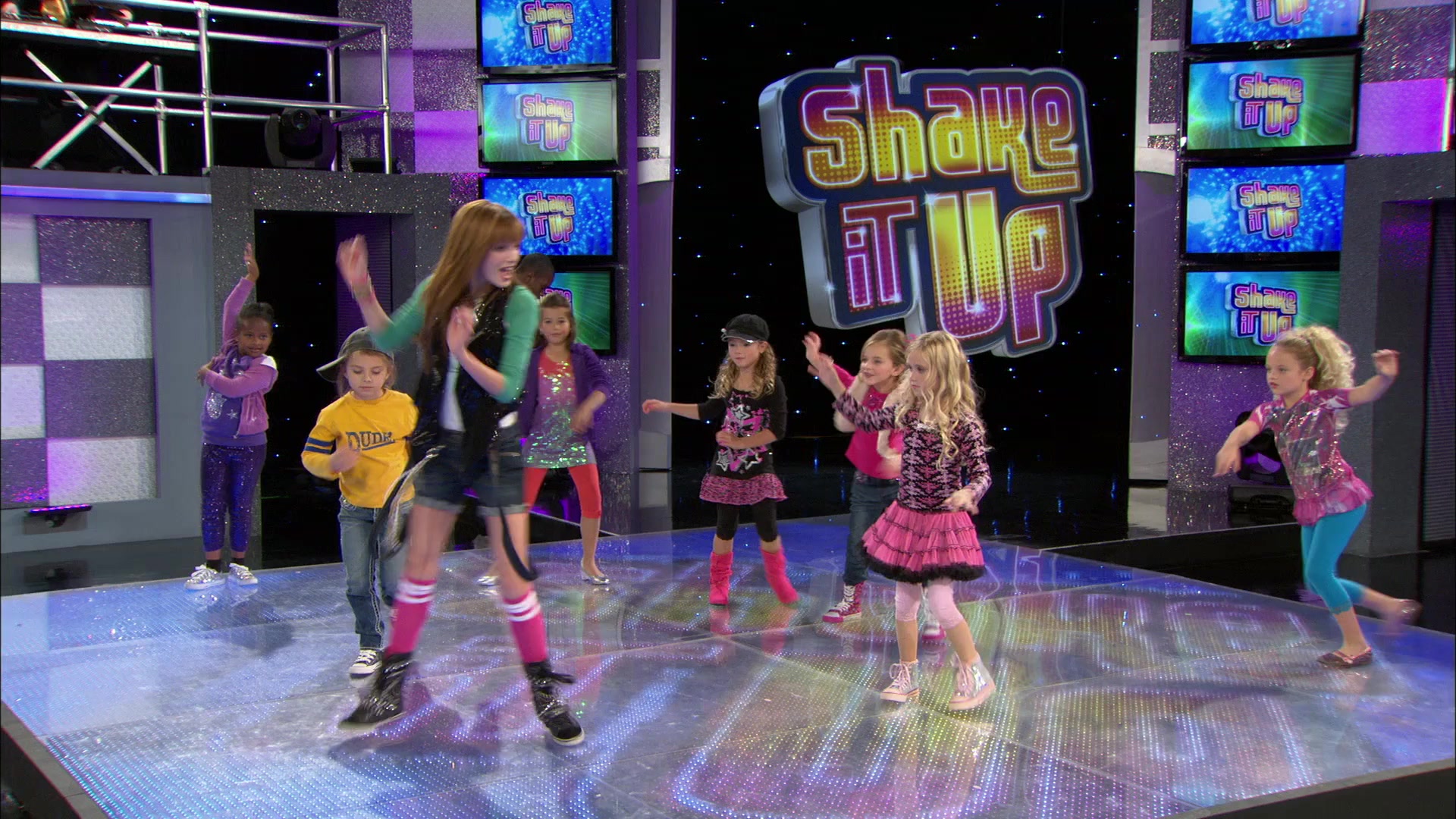 Shake_It_Up_S01E13_1080p_BTD_001157.jpg