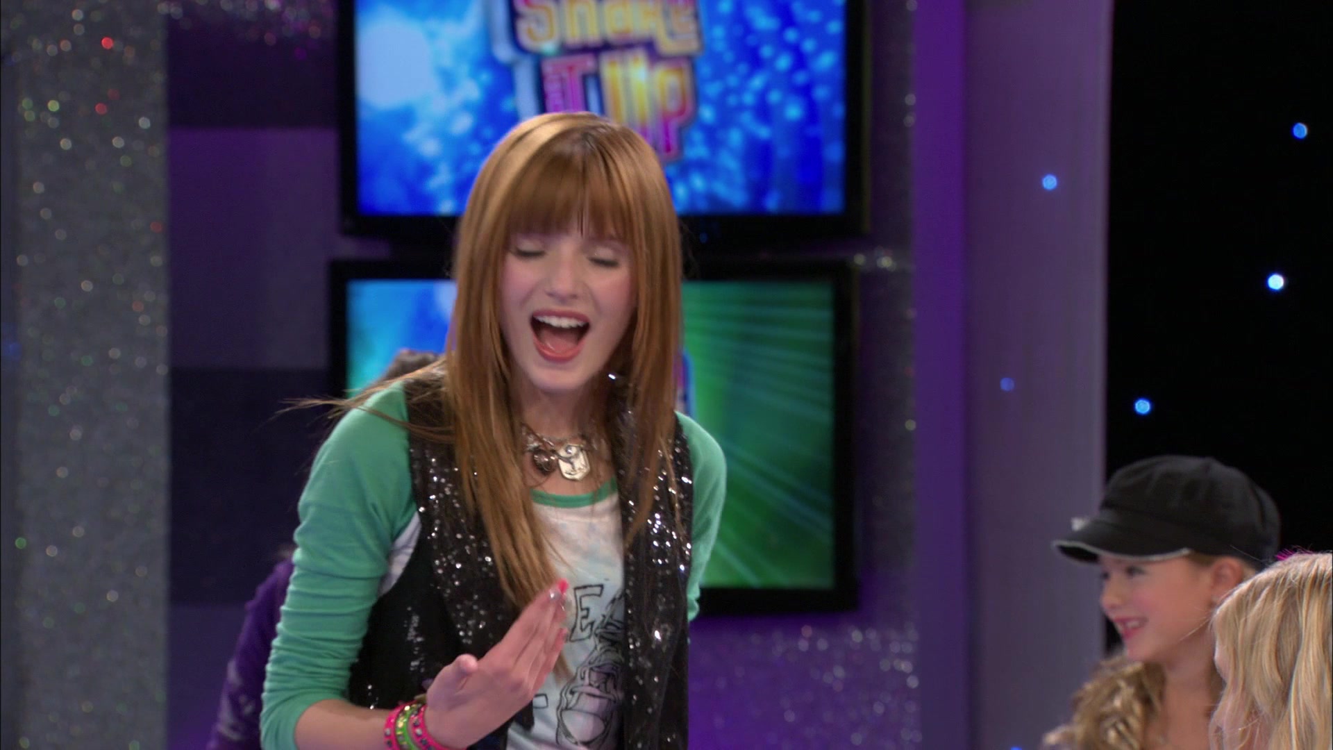 Shake_It_Up_S01E13_1080p_BTD_001201.jpg