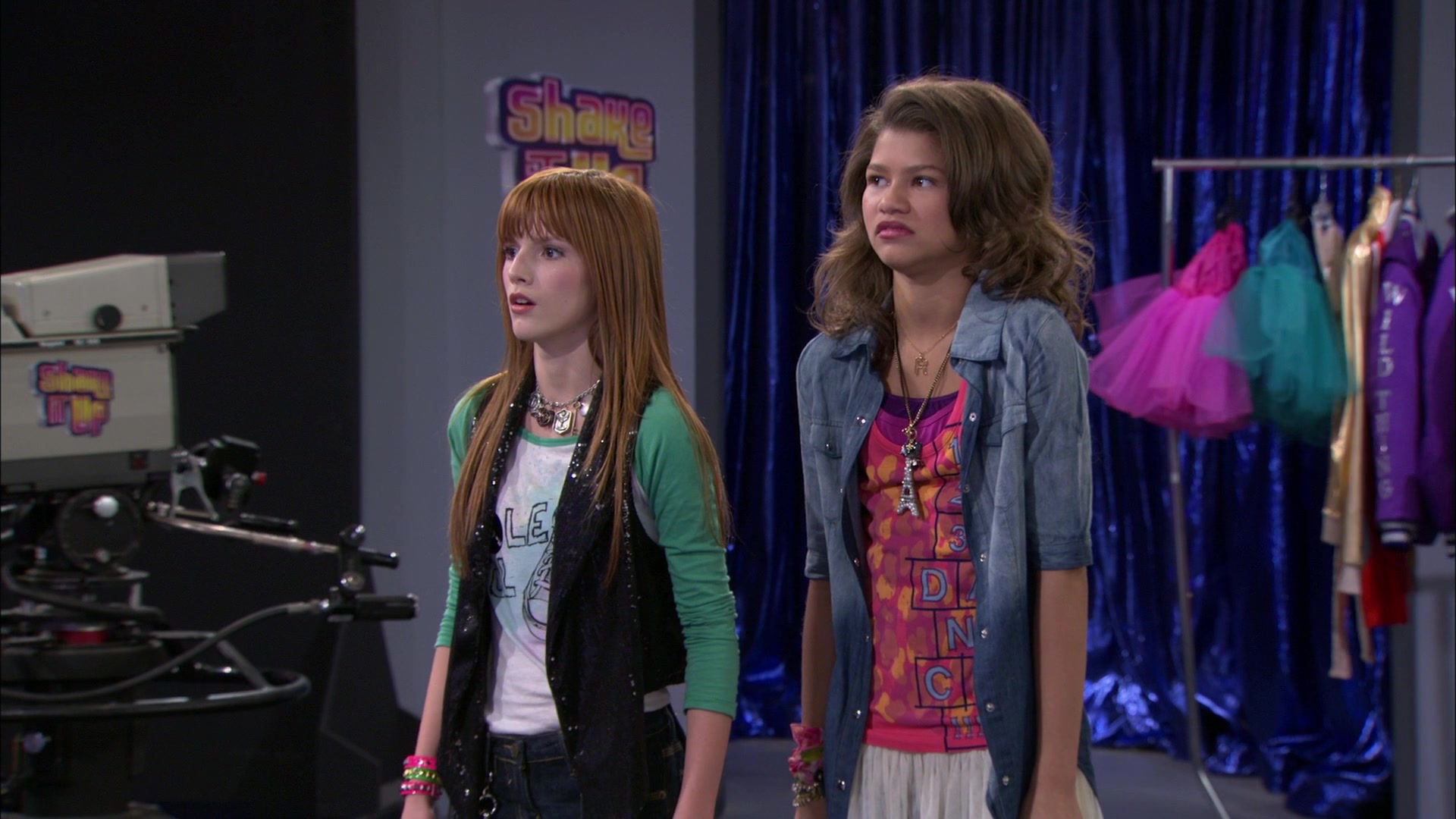 Shake_It_Up_S01E13_1080p_BTD_001292.jpg