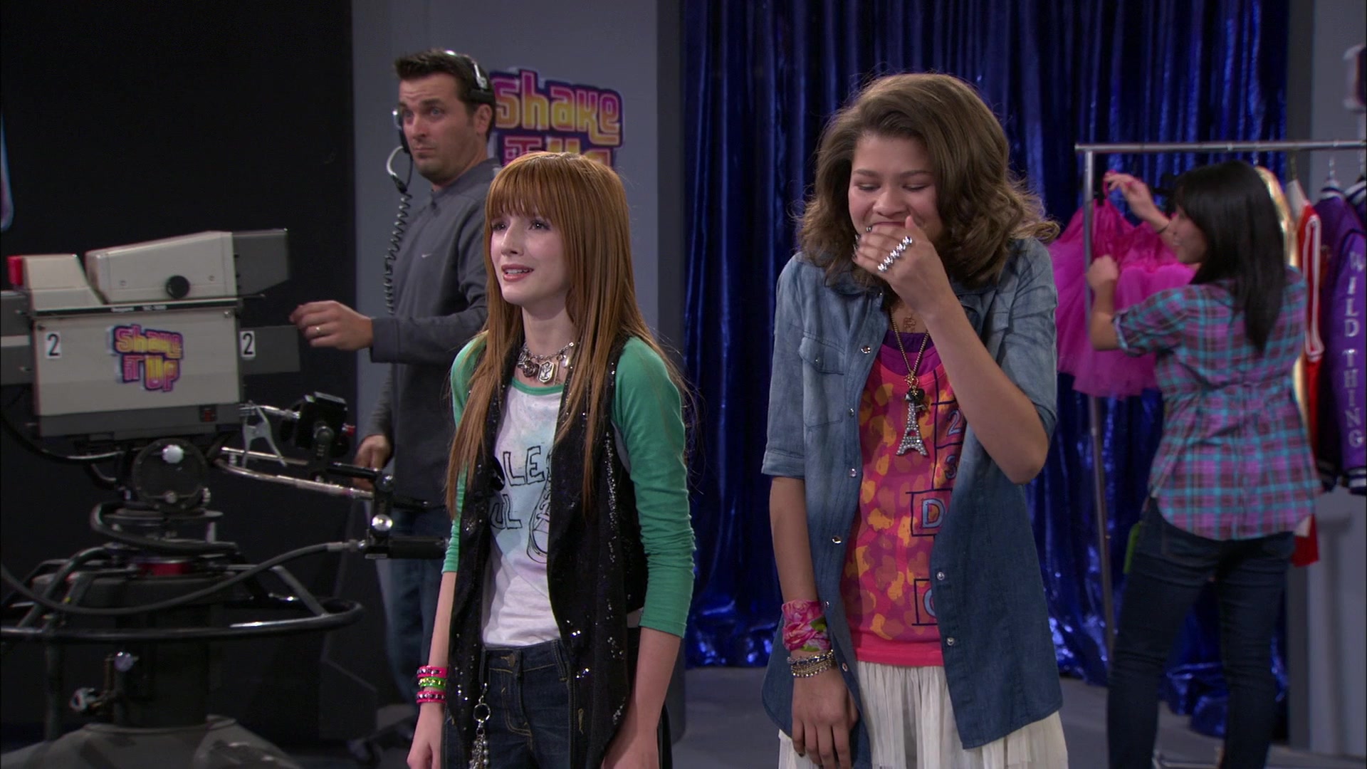 Shake_It_Up_S01E13_1080p_BTD_001315.jpg