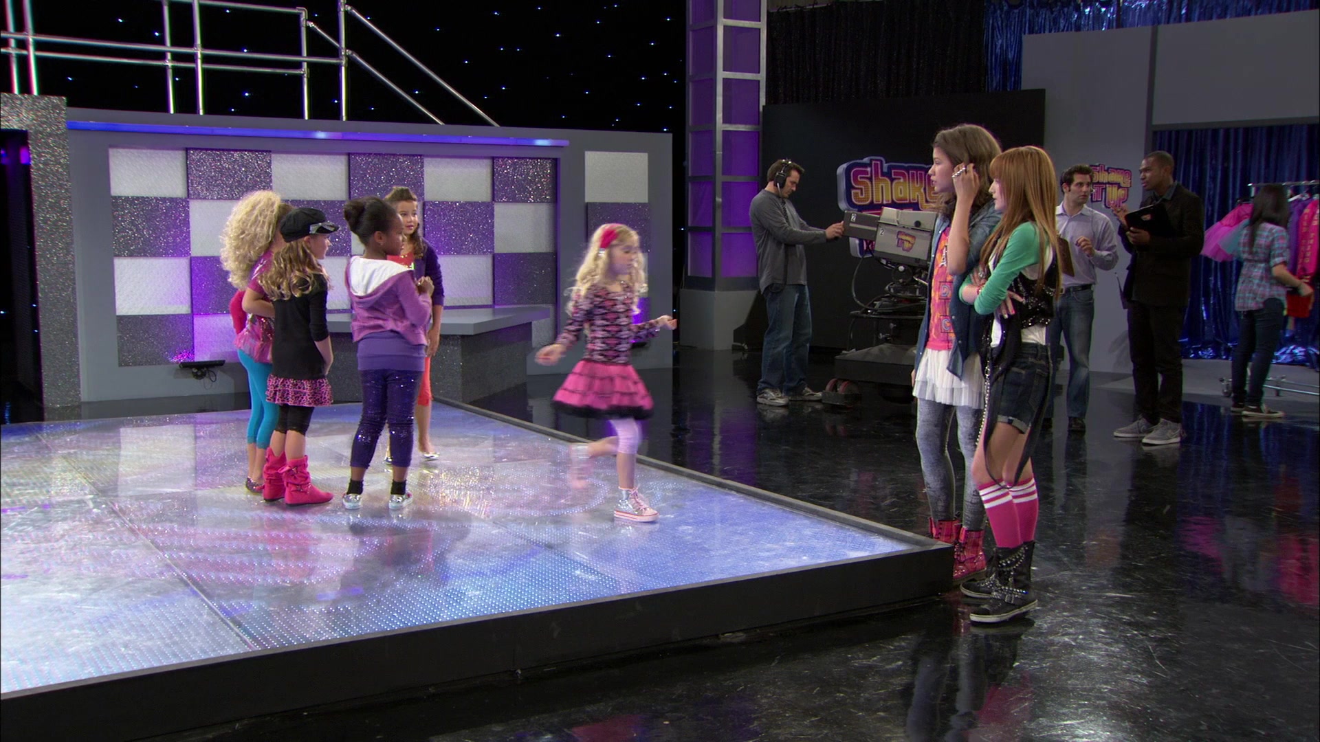 Shake_It_Up_S01E13_1080p_BTD_001754.jpg