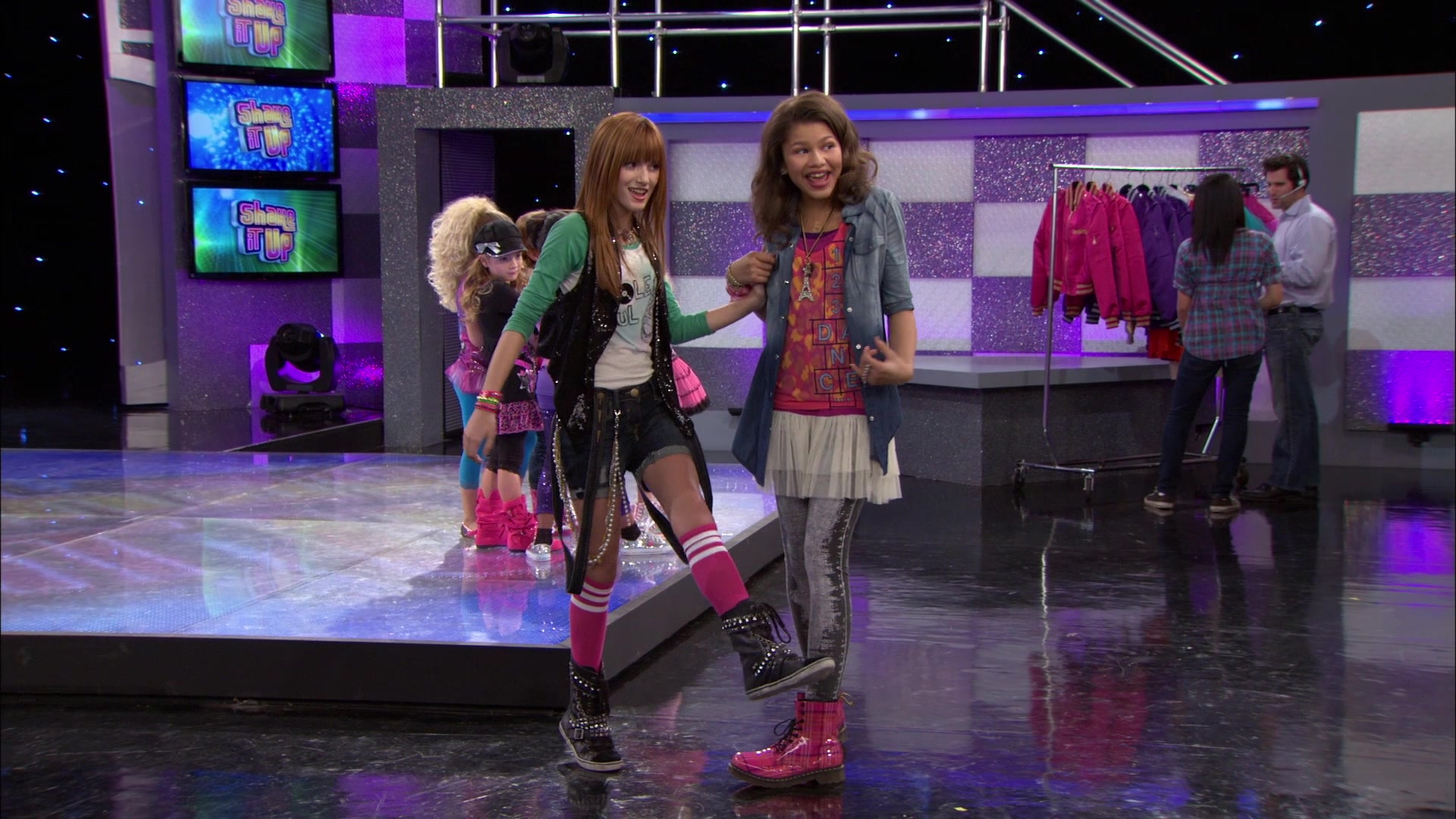 Shake_It_Up_S01E13_1080p_BTD_001948.jpg