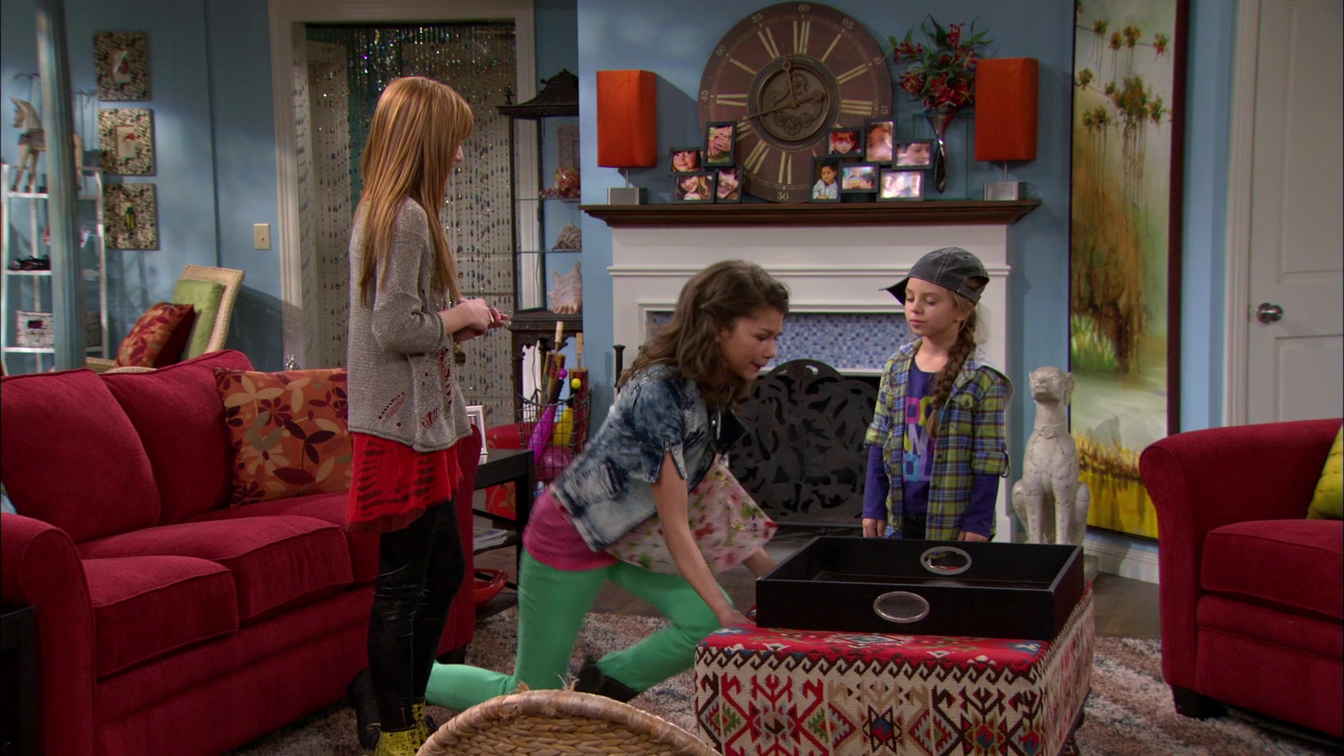 Shake_It_Up_S01E13_1080p_BTD_002075.jpg