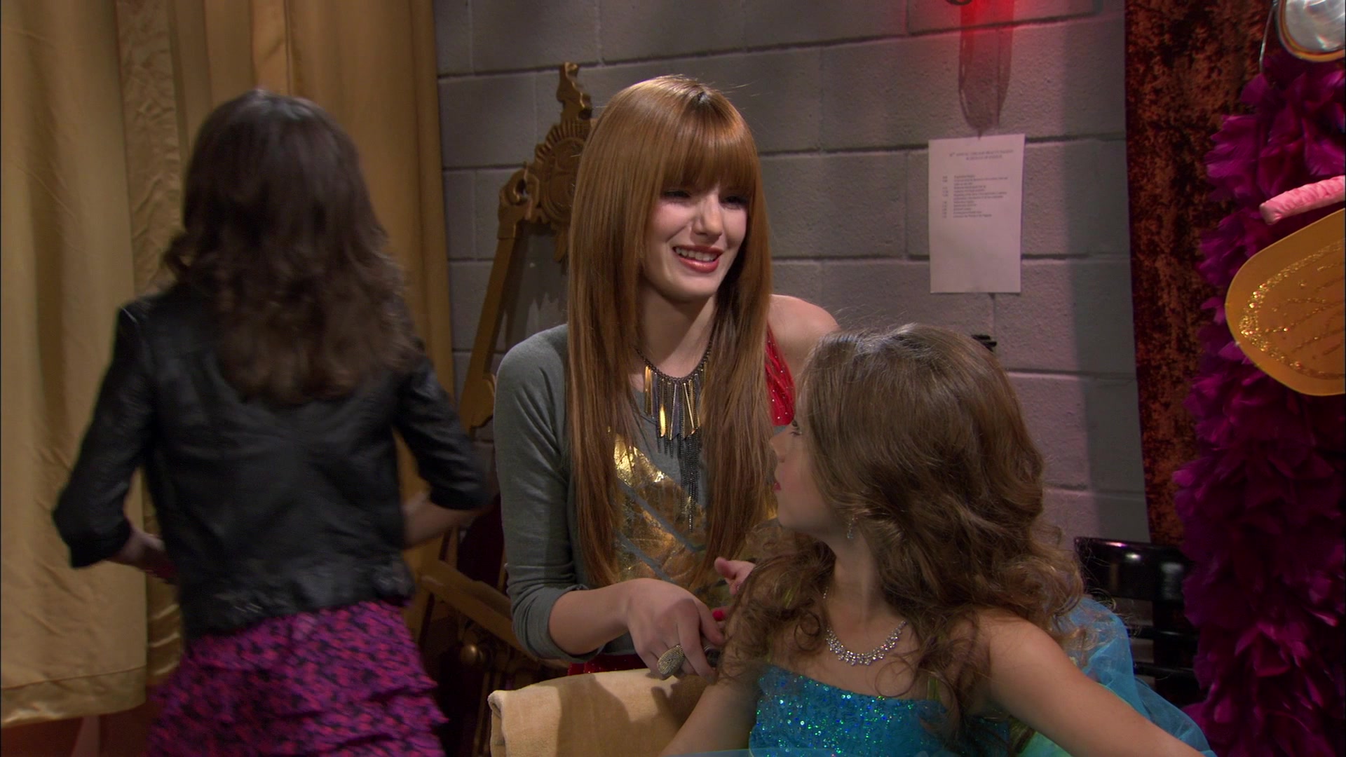 Shake_It_Up_S01E13_1080p_BTD_002375.jpg