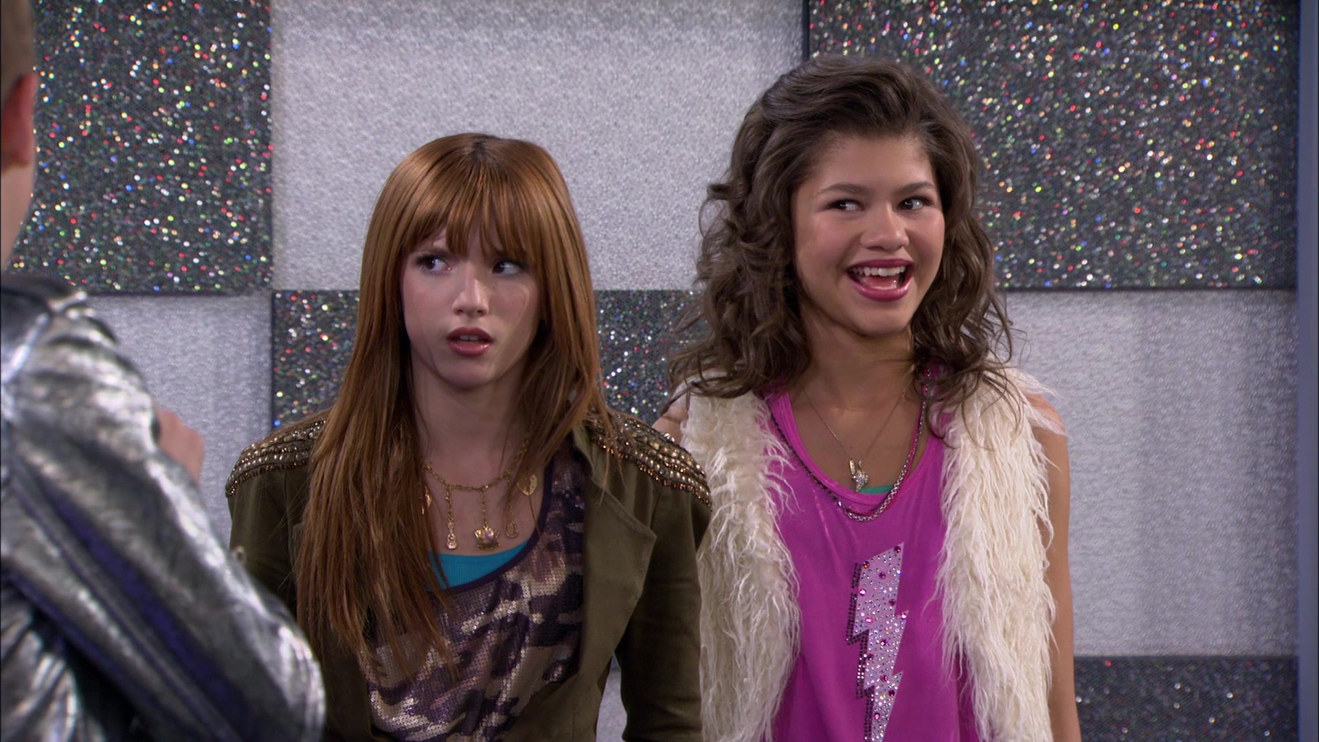 Shake_It_Up_S01E14_1080p_BTD_000492.jpg