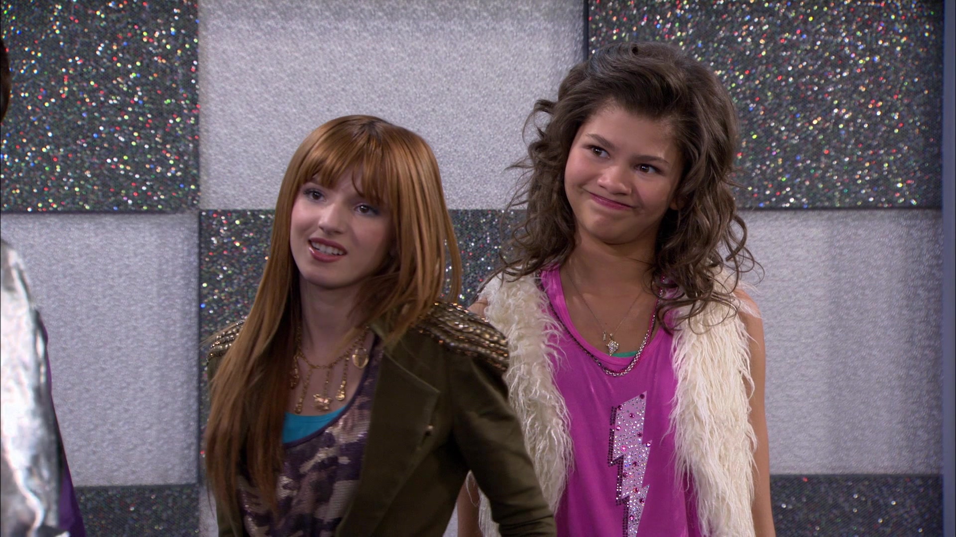 Shake_It_Up_S01E14_1080p_BTD_000498.jpg