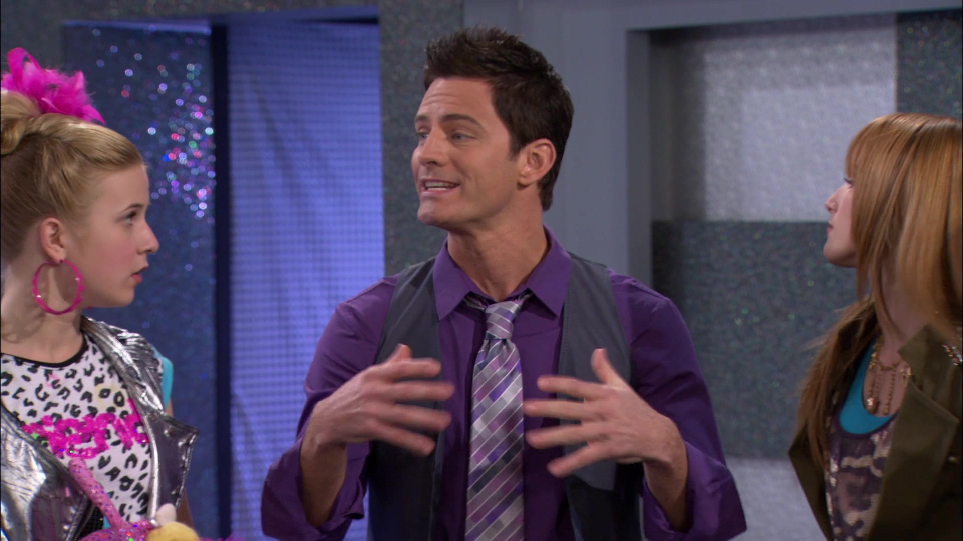 Shake_It_Up_S01E14_1080p_BTD_000507.jpg
