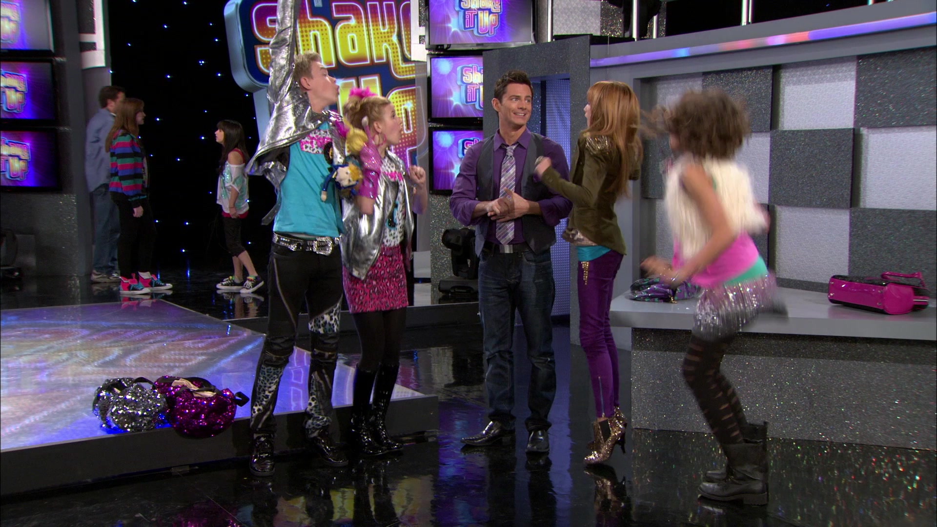 Shake_It_Up_S01E14_1080p_BTD_000511.jpg