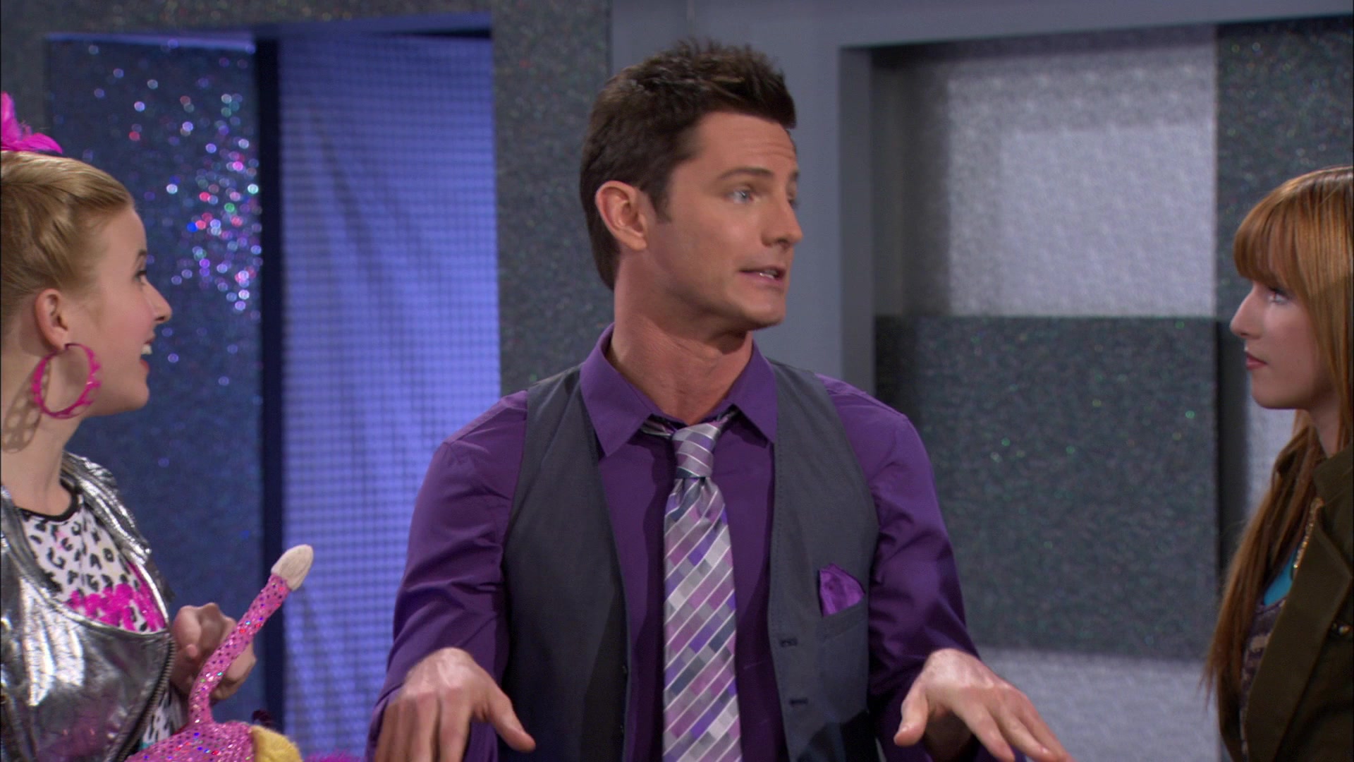 Shake_It_Up_S01E14_1080p_BTD_000549.jpg