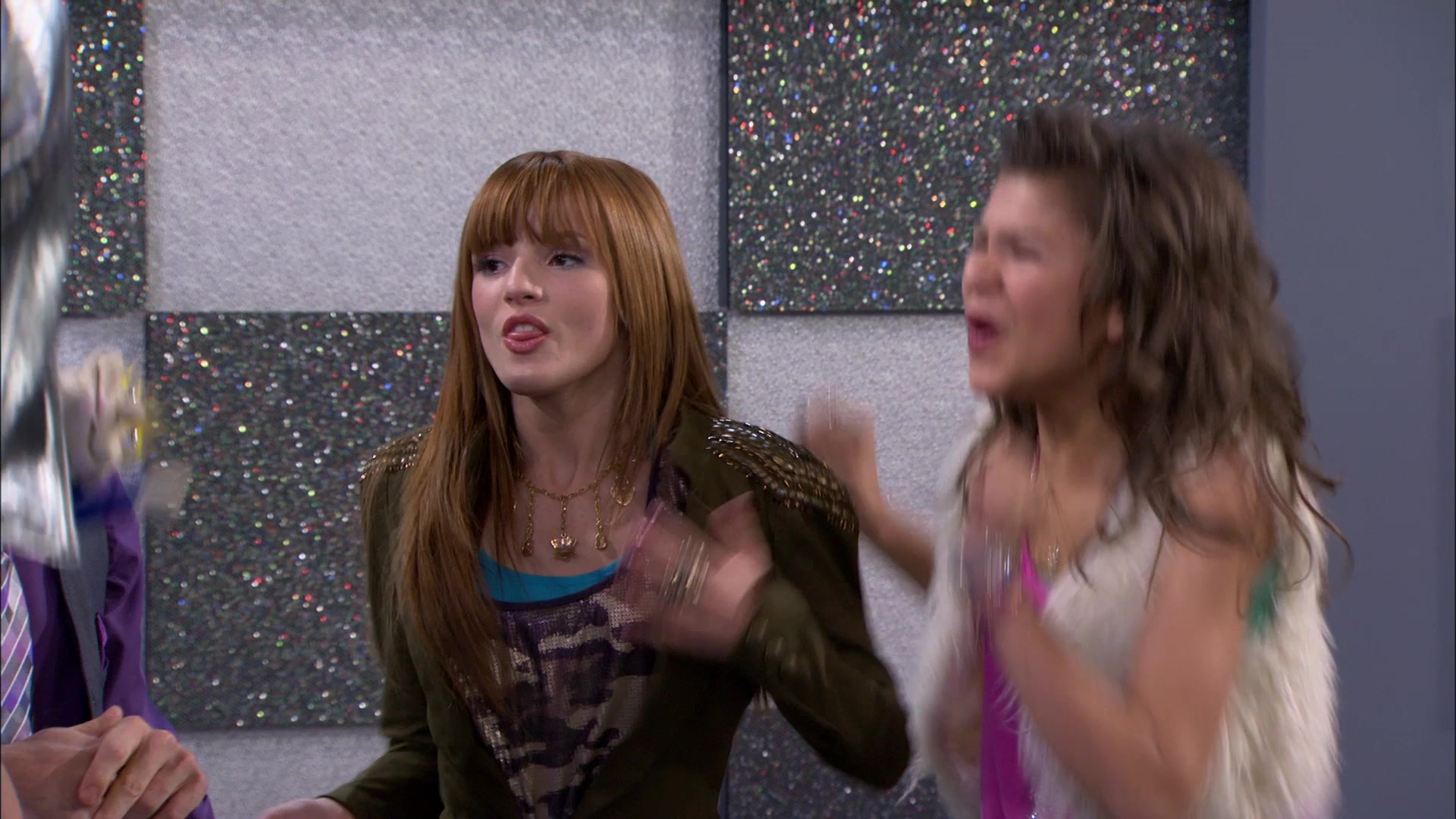 Shake_It_Up_S01E14_1080p_BTD_000552.jpg